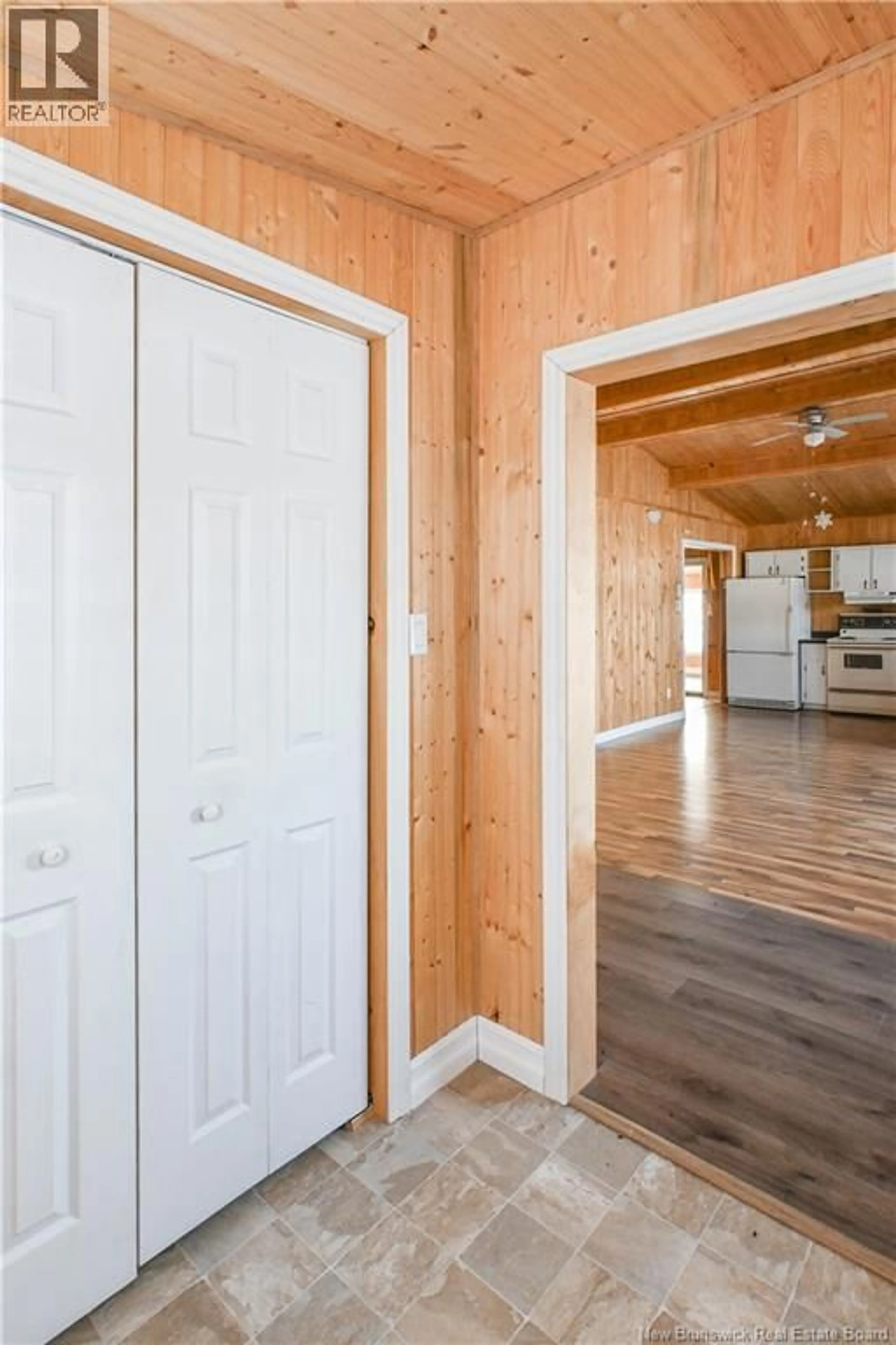 Indoor entryway for 51 EMILE-NORMAND LANE, Landry Office New Brunswick E8P2G8
