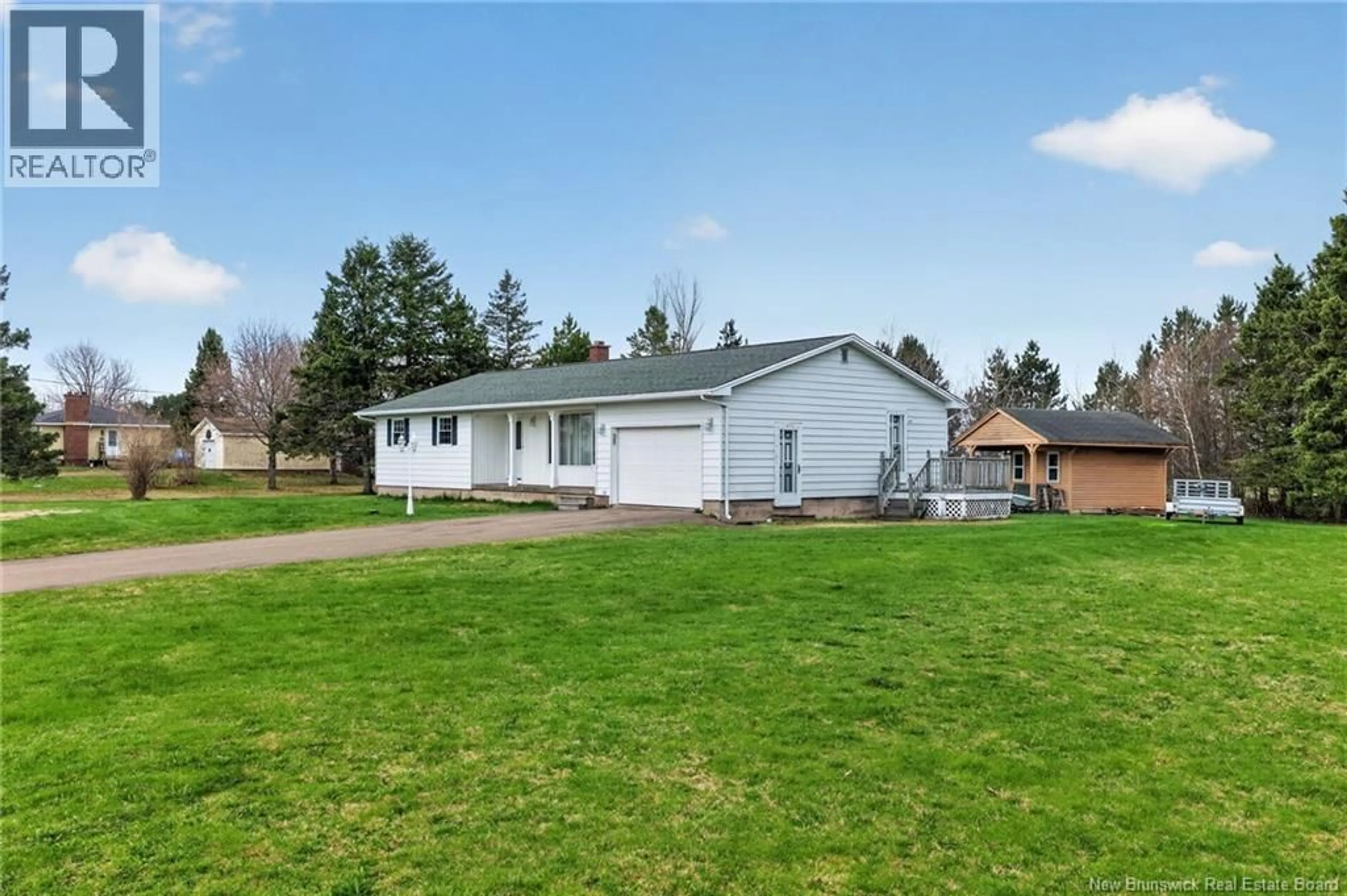 A pic from outside/outdoor area/front of a property/back of a property/a pic from drone, street for 408 DE LA TRAVERSE, Saint-Paul New Brunswick E4T3H9