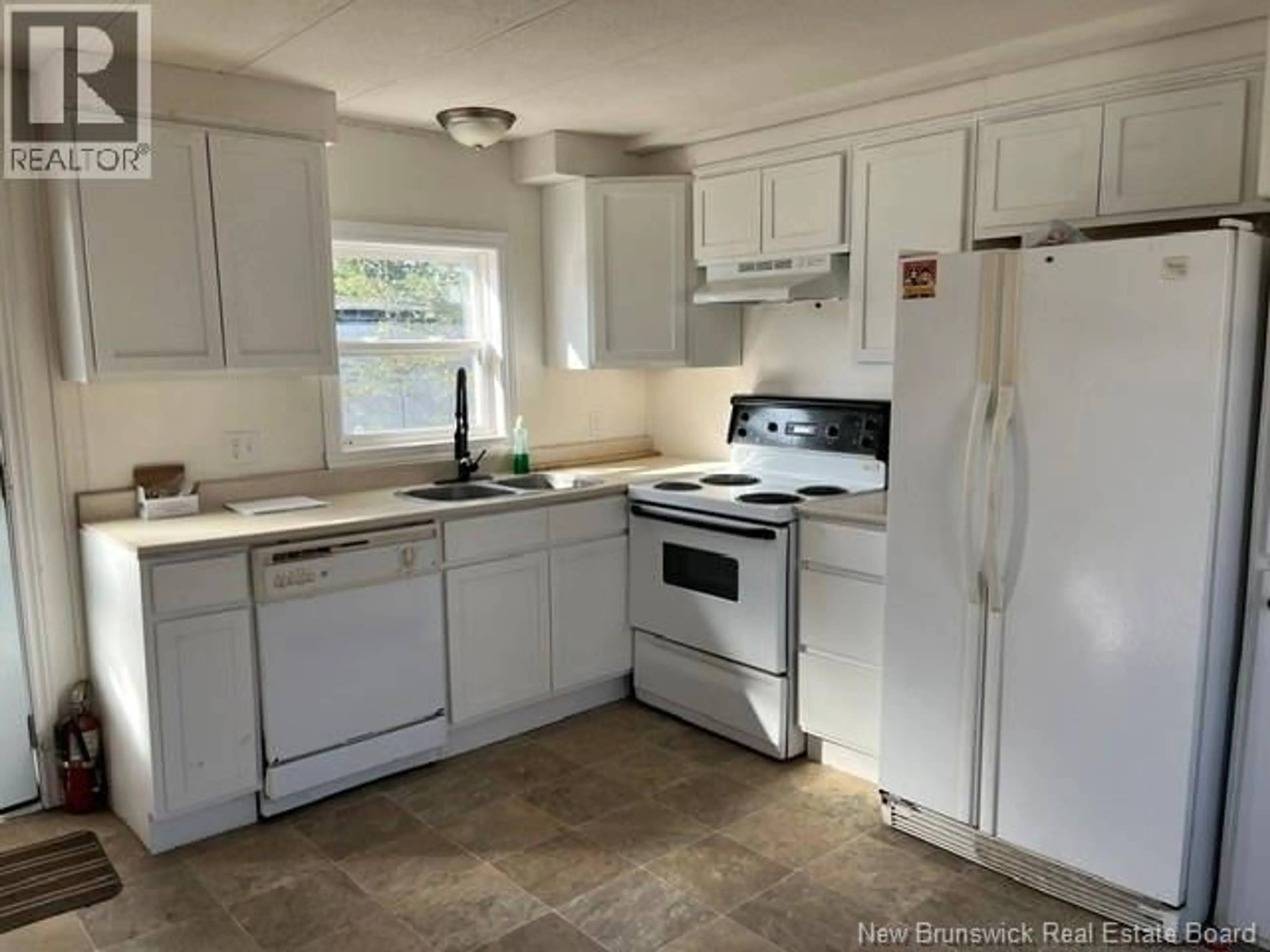 Standard kitchen, ceramic/tile floor for 16 CANVAS BACK WAY, Lincoln New Brunswick E3B7E9
