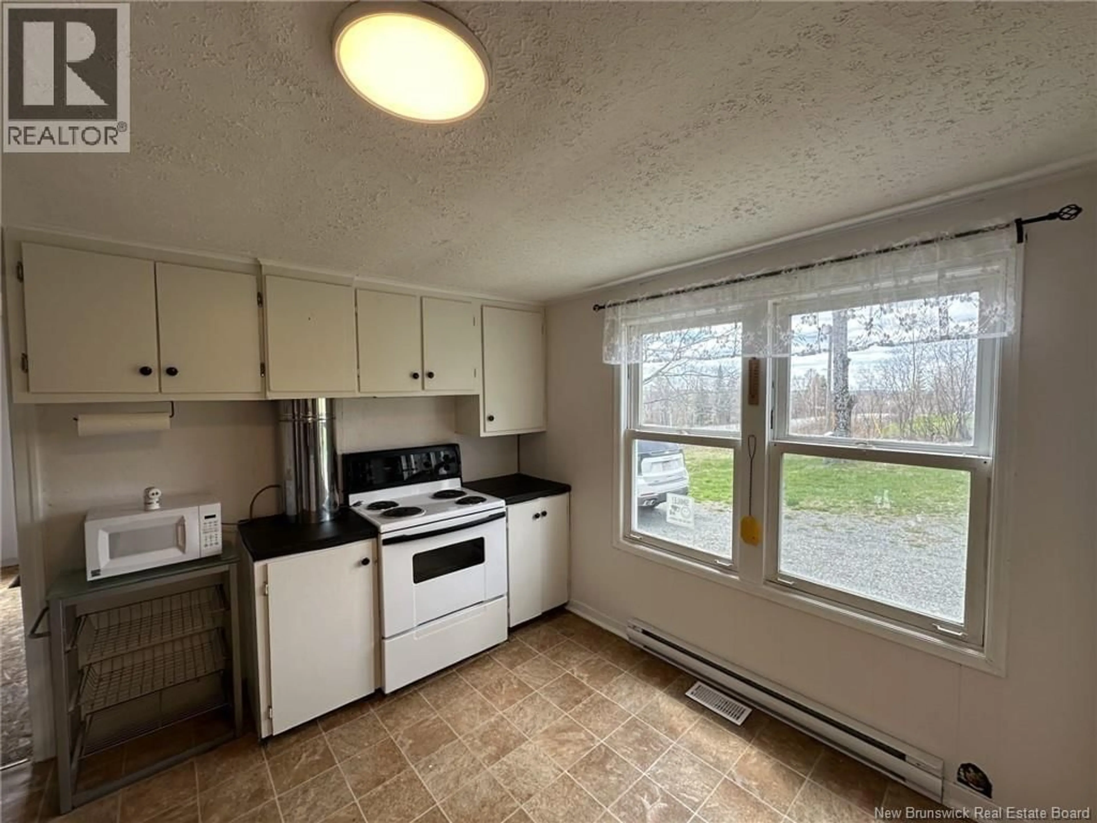 Standard kitchen, unknown for 3224 ROUTE 104, Upper Hainesville New Brunswick E6E1J4