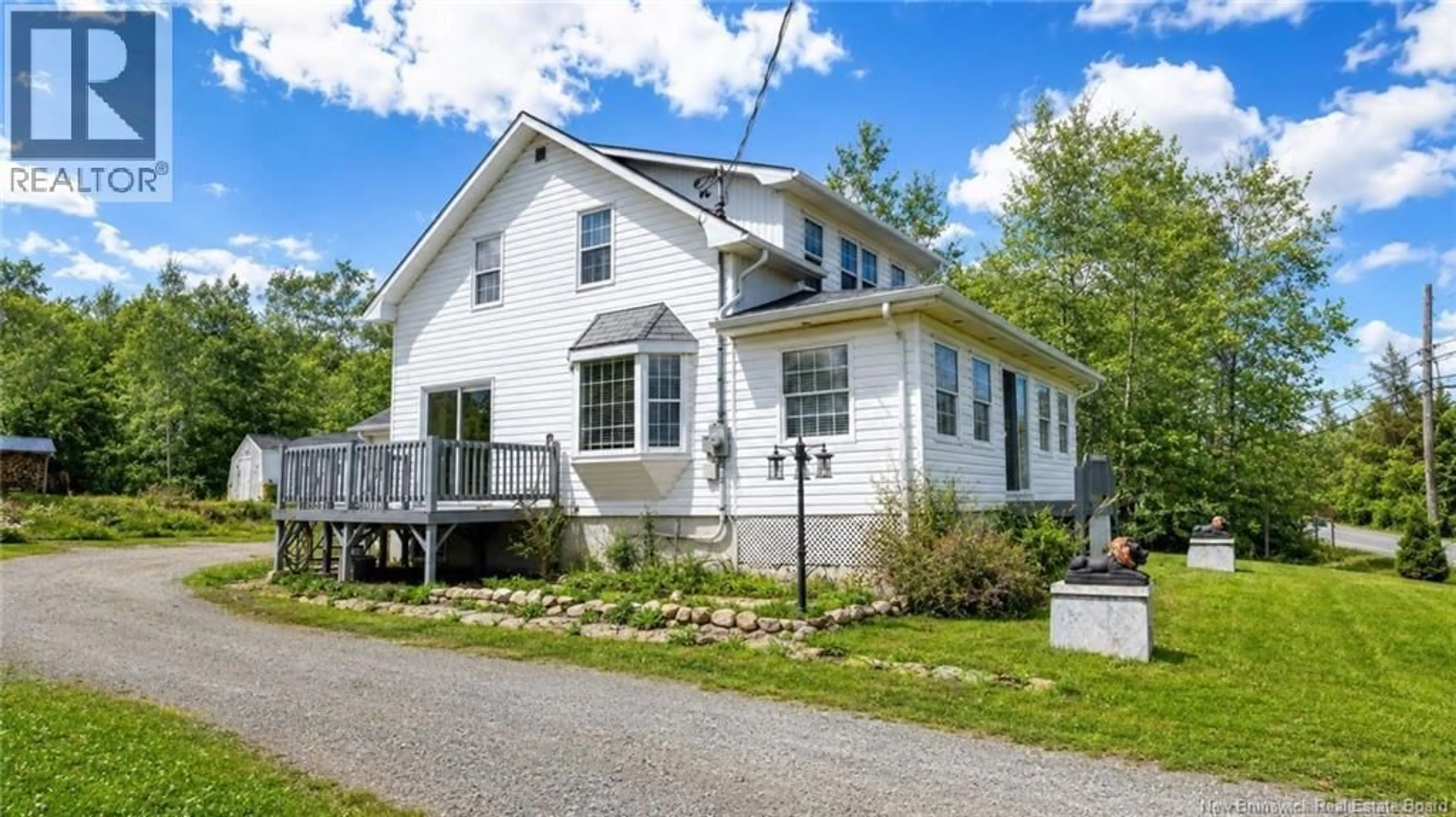 Home with vinyl exterior material, street for 496 RUE PRINCIPALE, Pointe-Verte New Brunswick E8J2Z6