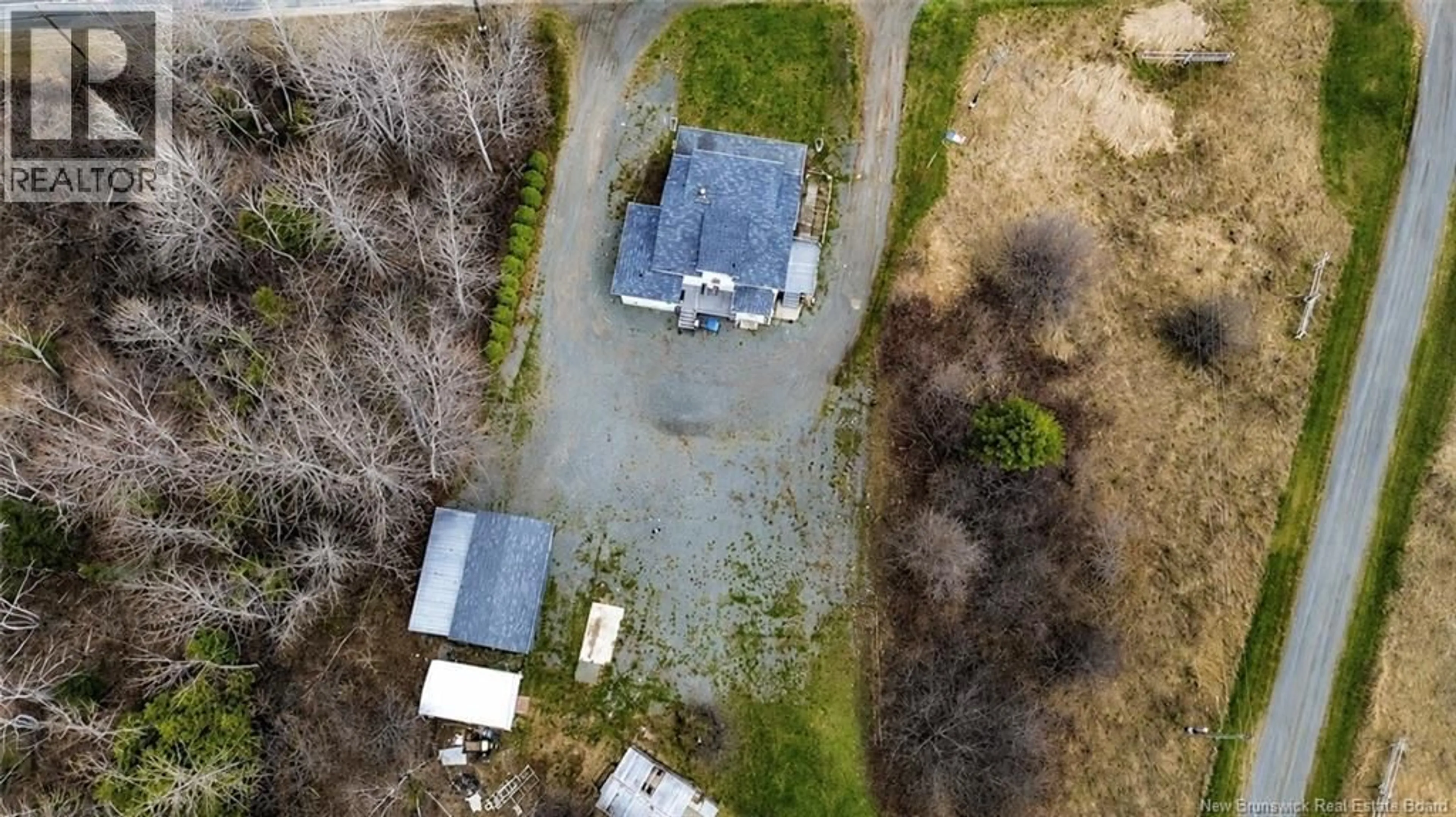 A pic from outside/outdoor area/front of a property/back of a property/a pic from drone, street for 496 RUE PRINCIPALE, Pointe-Verte New Brunswick E8J2Z6