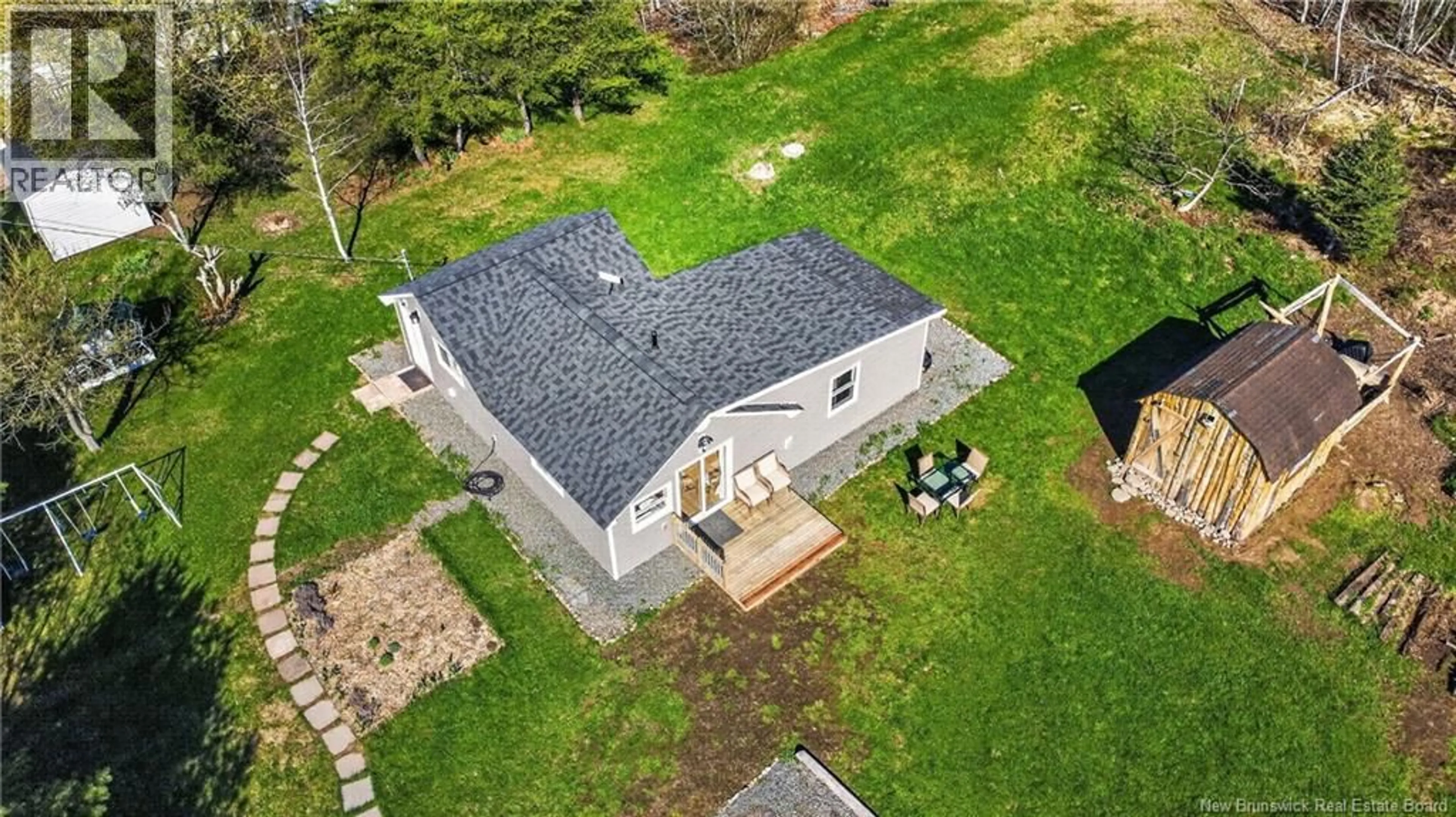 A pic from outside/outdoor area/front of a property/back of a property/a pic from drone, building for 27 BECKWITH ROAD, Harcourt New Brunswick E4T2P8