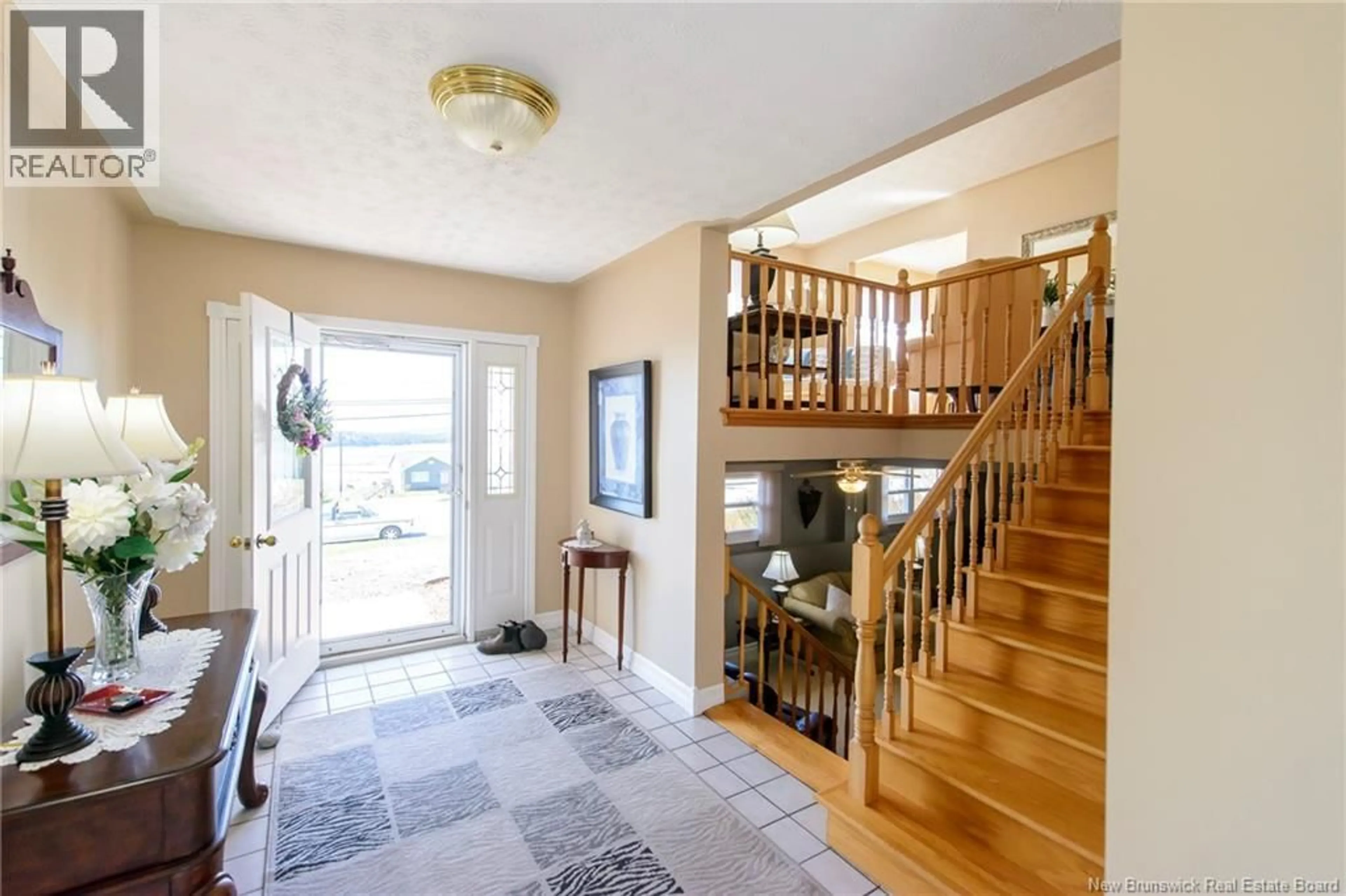 Indoor foyer for 1820 MANAWAGONISH ROAD, Saint John New Brunswick E2M3Y5
