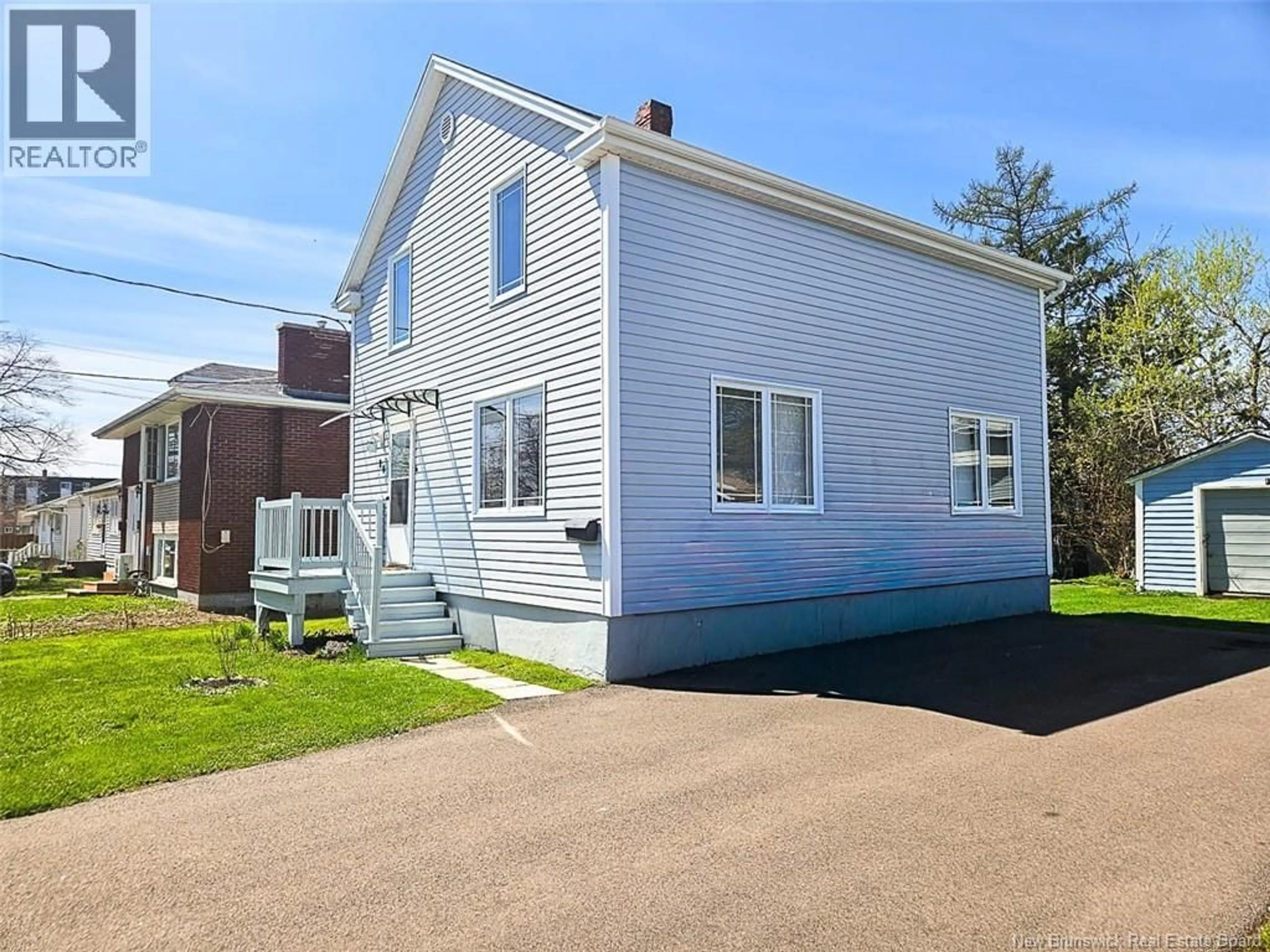 Home with vinyl exterior material, street for 80 OAKLAND AVENUE, Moncton New Brunswick E1C7P1