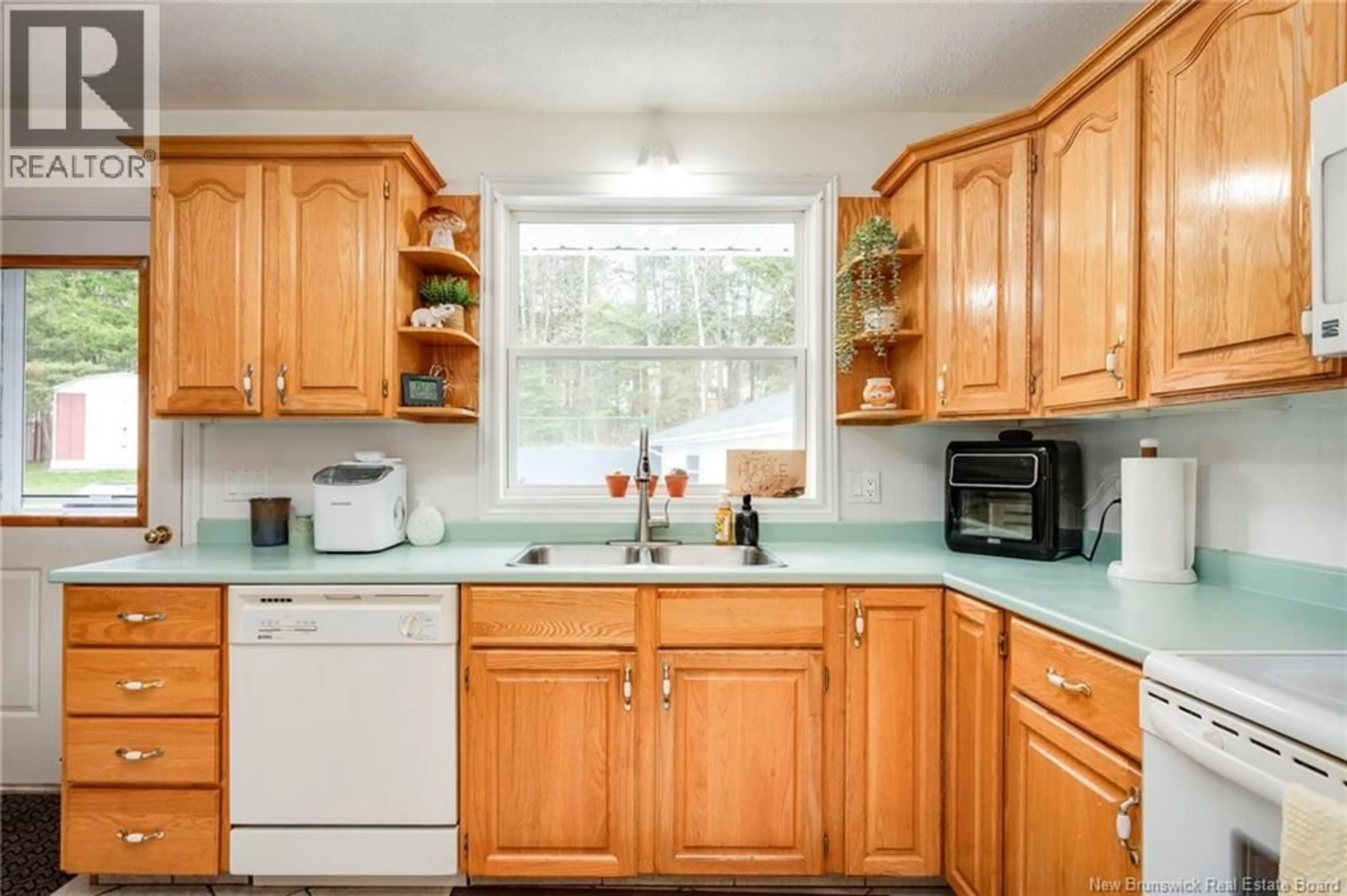 Standard kitchen, ceramic/tile floor for 27 CHAPEL ROAD, Rothesay New Brunswick E2E3N8