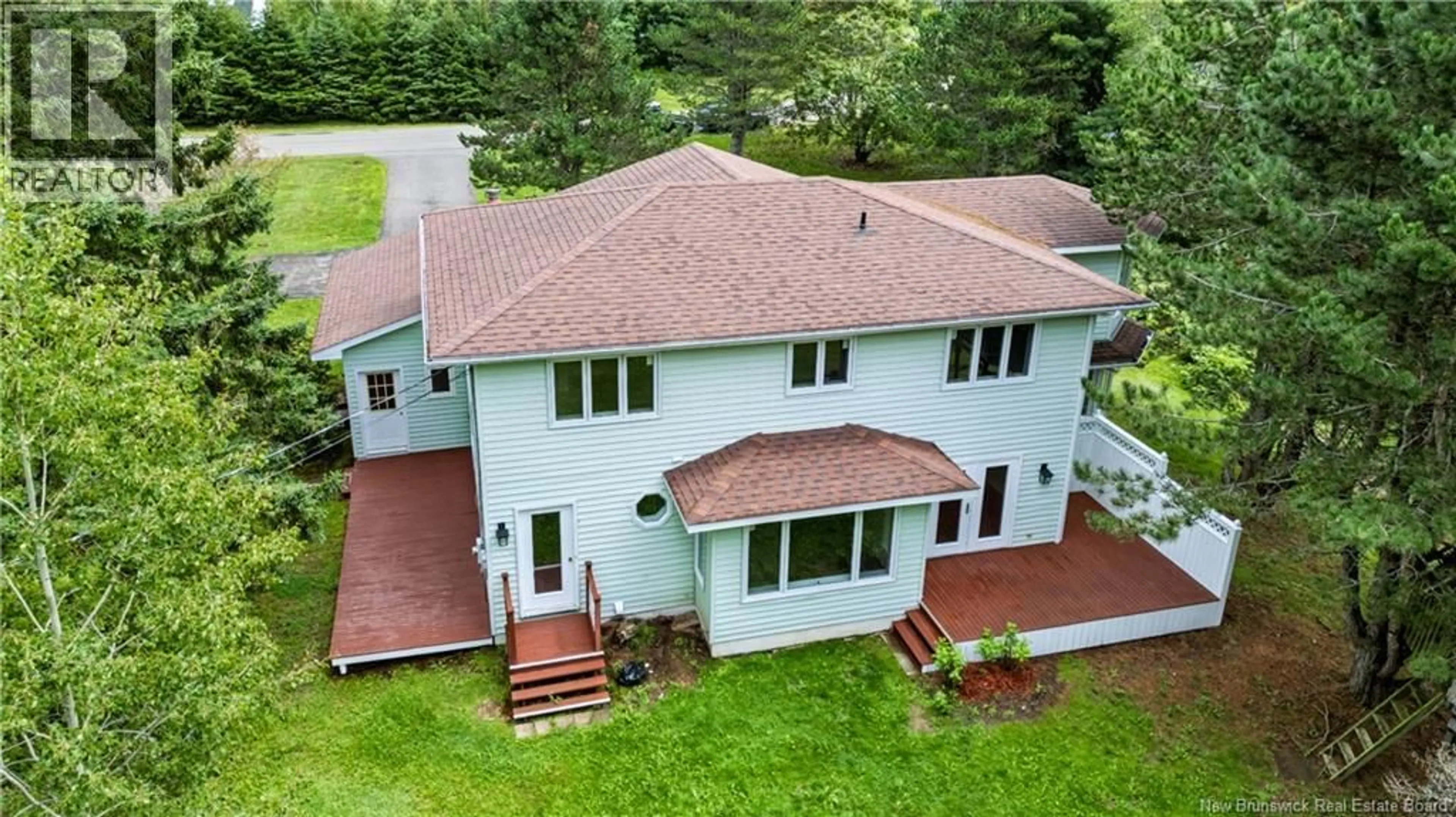 A pic from outside/outdoor area/front of a property/back of a property/a pic from drone, building for 44 WEST AVENUE, Sackville New Brunswick E4L4P1