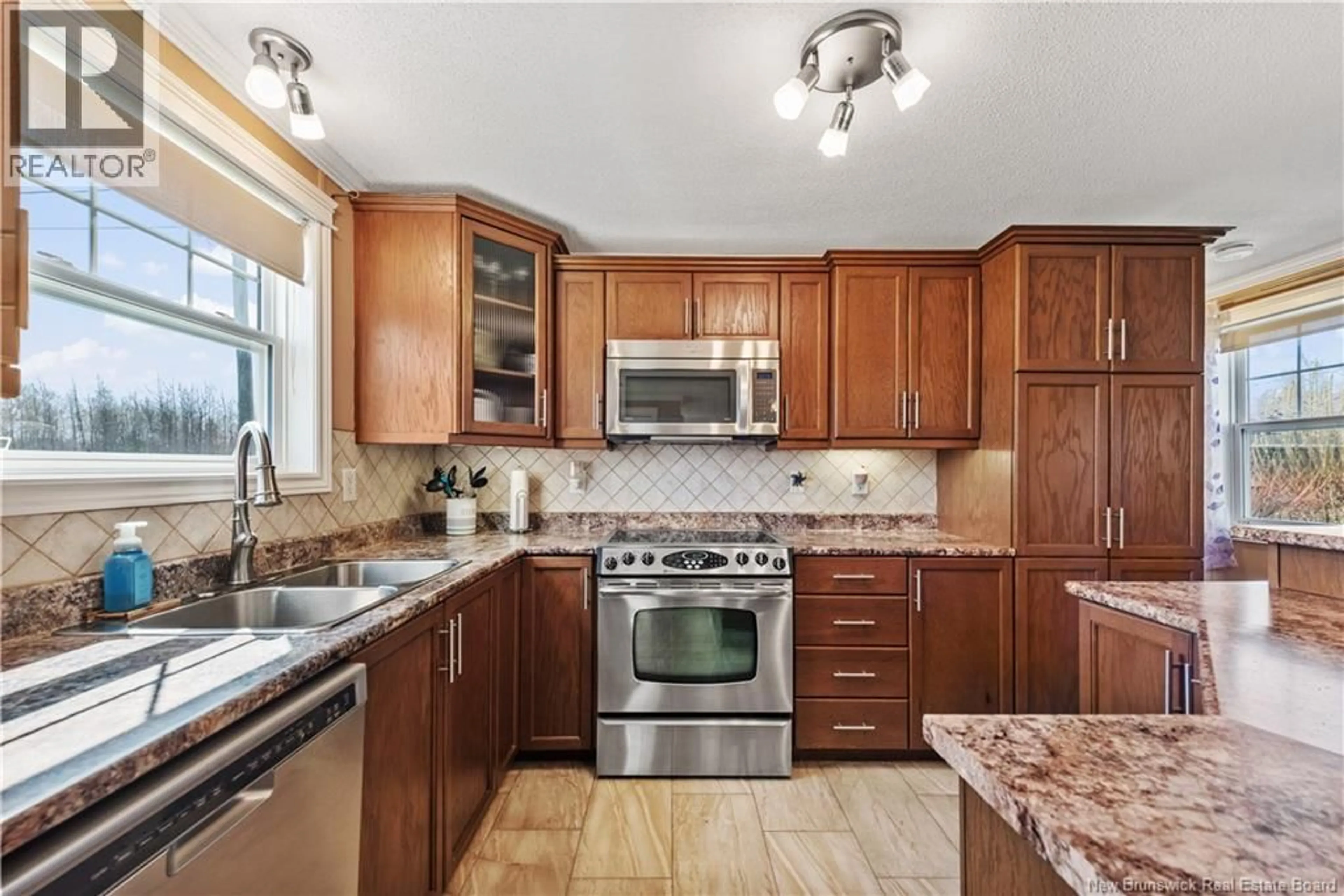 Open concept kitchen, ceramic/tile floor for 267 BONAVENTURE, Shediac New Brunswick E4P0G7