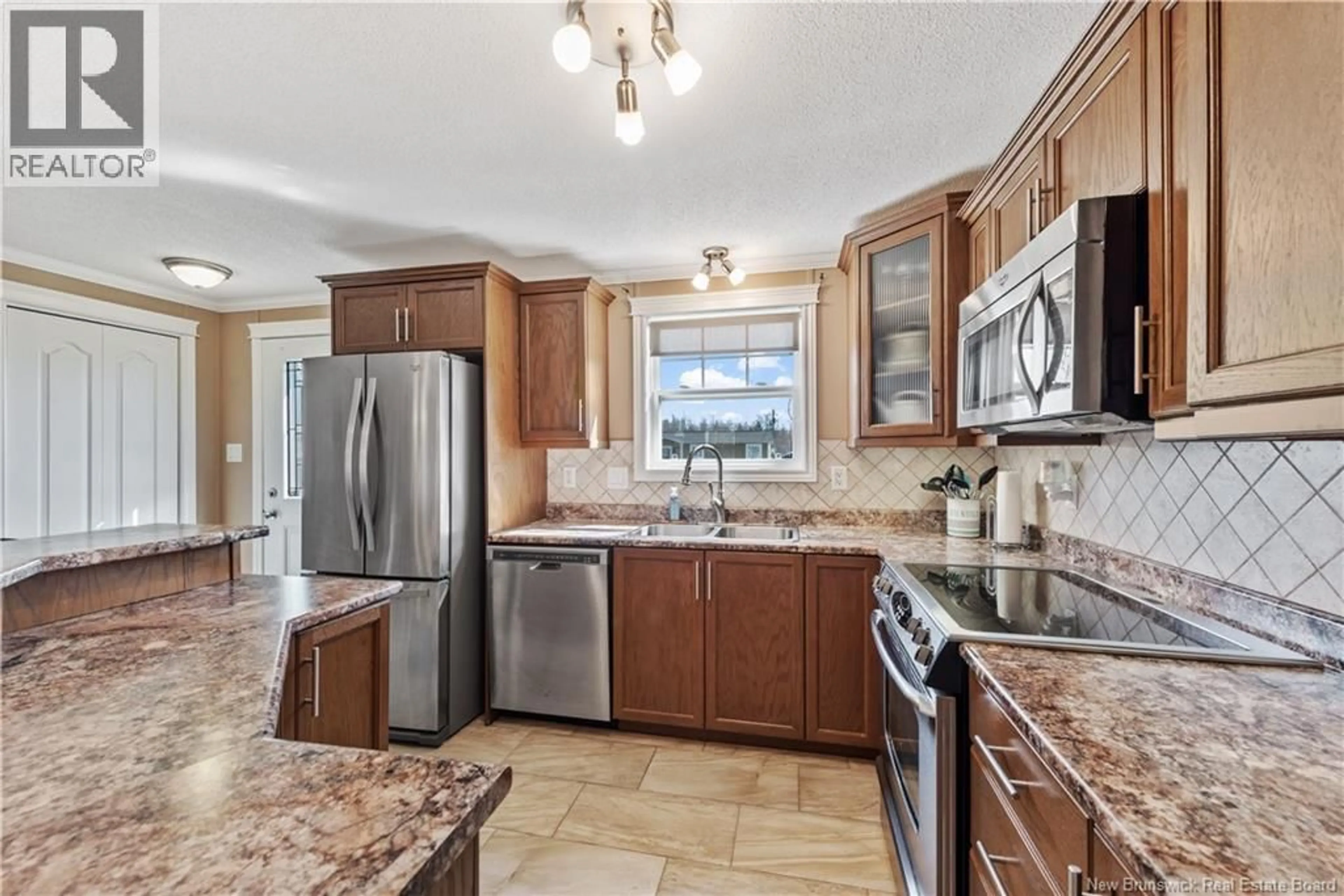 Open concept kitchen, ceramic/tile floor for 267 BONAVENTURE, Shediac New Brunswick E4P0G7