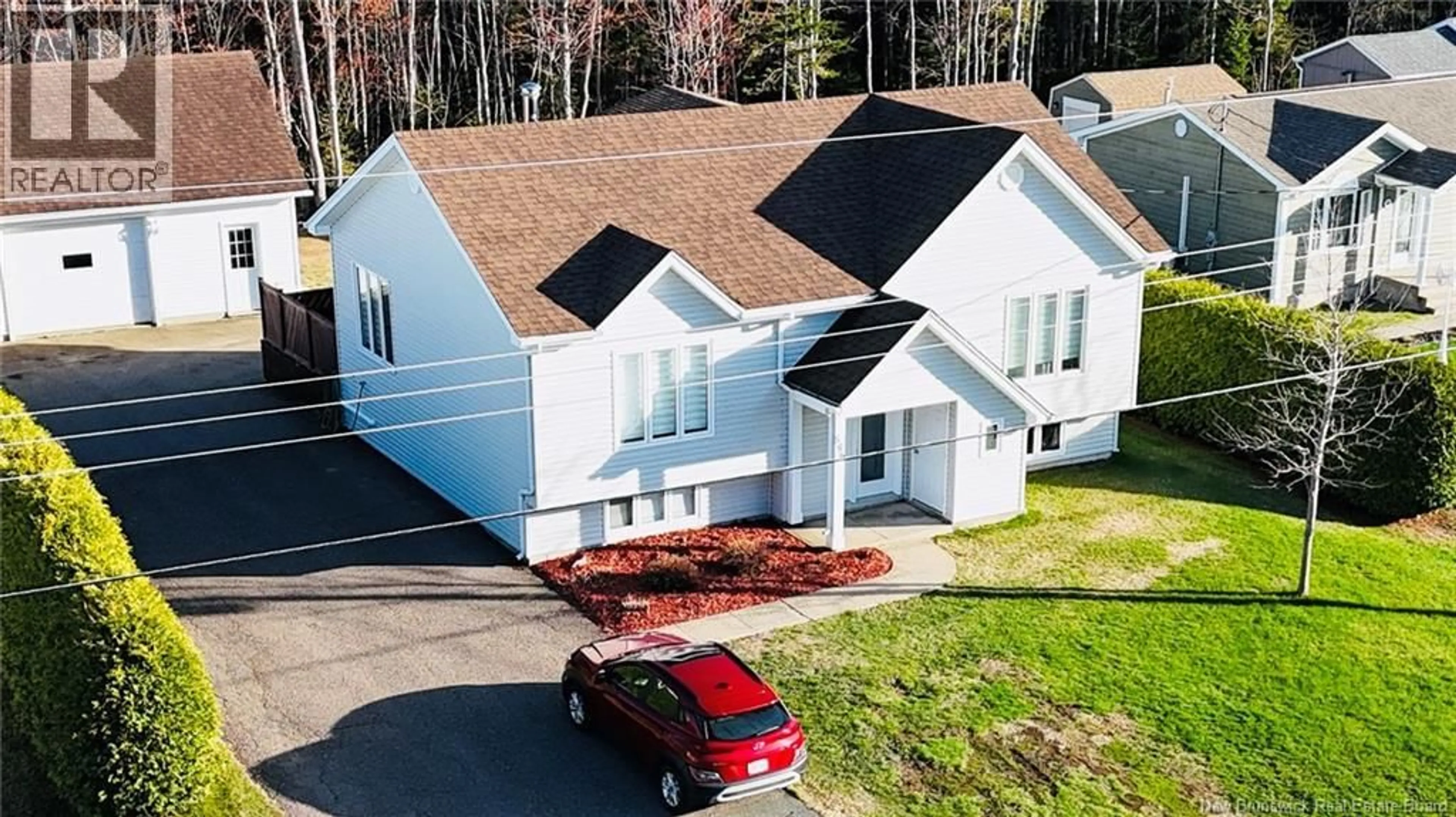 A pic from outside/outdoor area/front of a property/back of a property/a pic from drone, street for 586 RUE BREAU, Tracadie New Brunswick E1X1B5