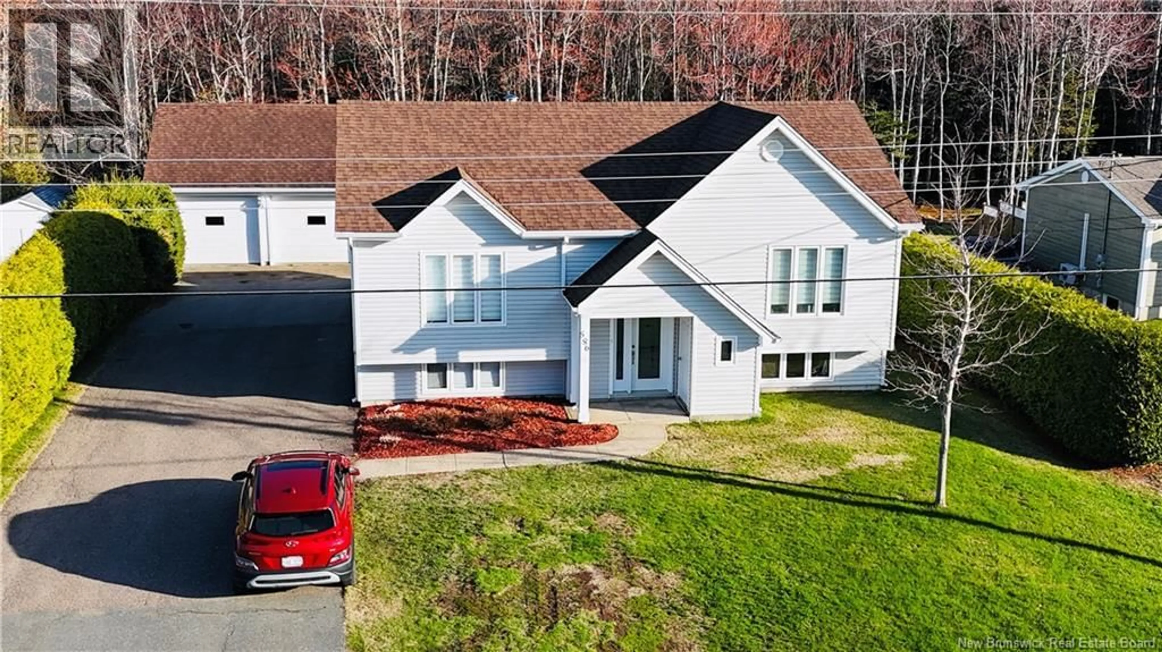 A pic from outside/outdoor area/front of a property/back of a property/a pic from drone, street for 586 RUE BREAU, Tracadie New Brunswick E1X1B5