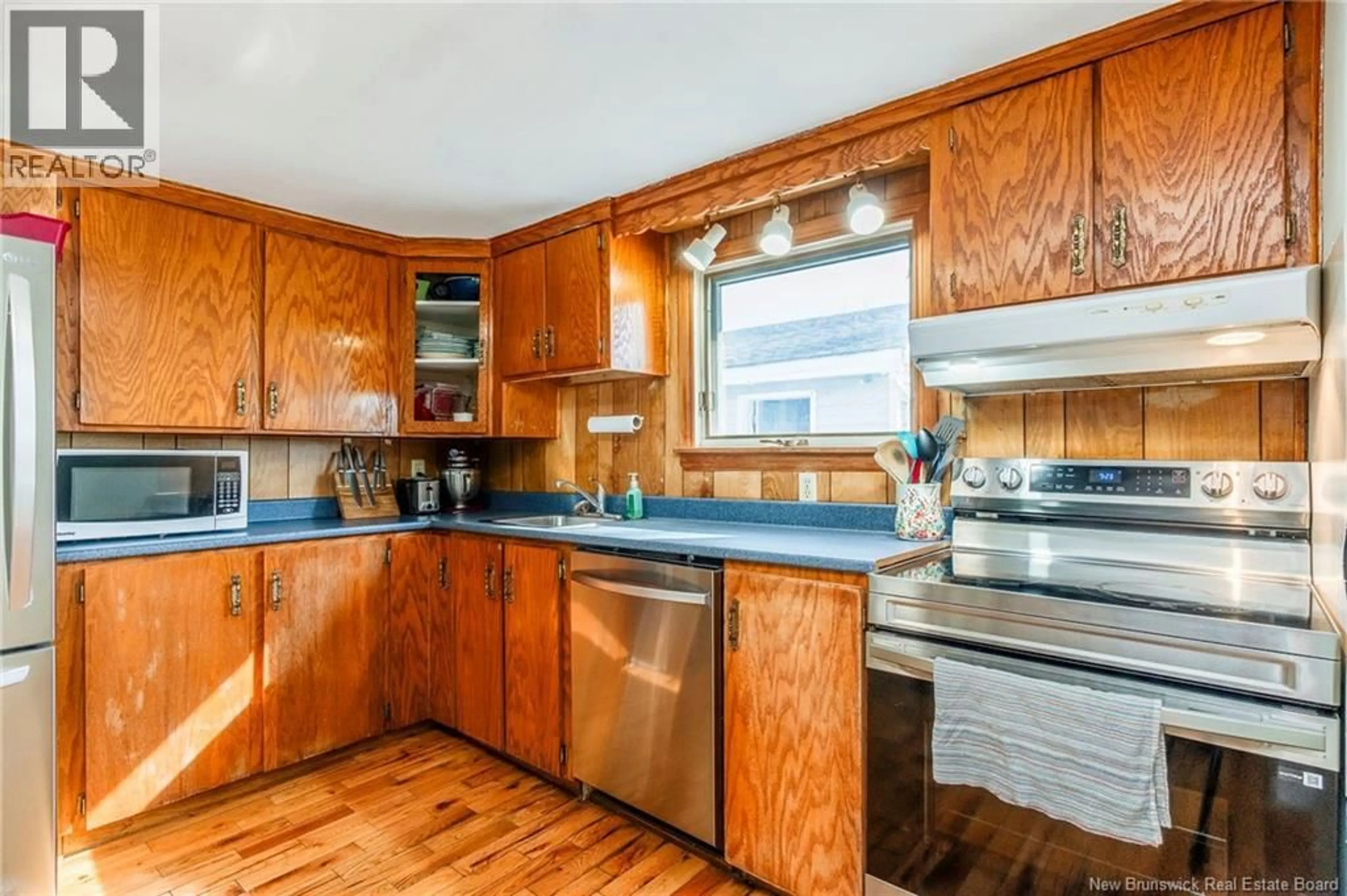 Standard kitchen, wood/laminate floor for 17 SUMMIT DRIVE, Saint John New Brunswick E2J3L6