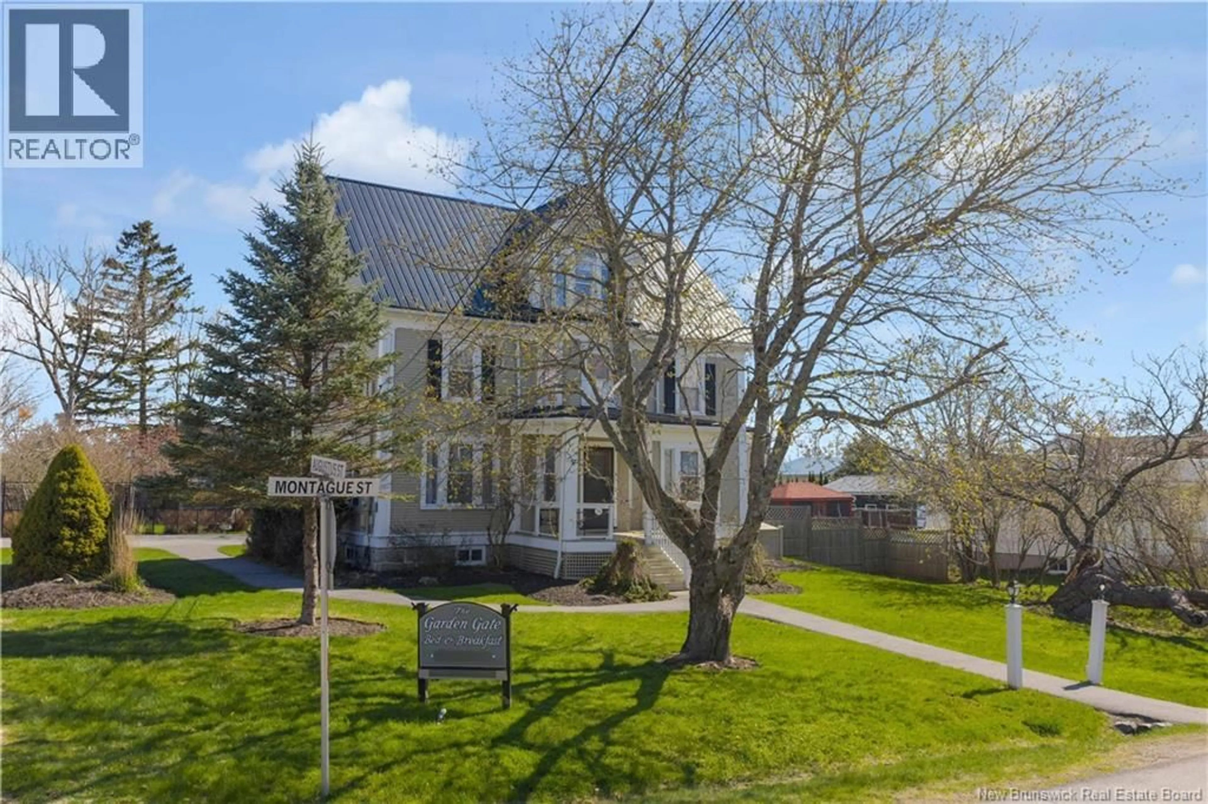 A pic from outside/outdoor area/front of a property/back of a property/a pic from drone, building for 364 MONTAGUE, Saint Andrews New Brunswick E5B1J8