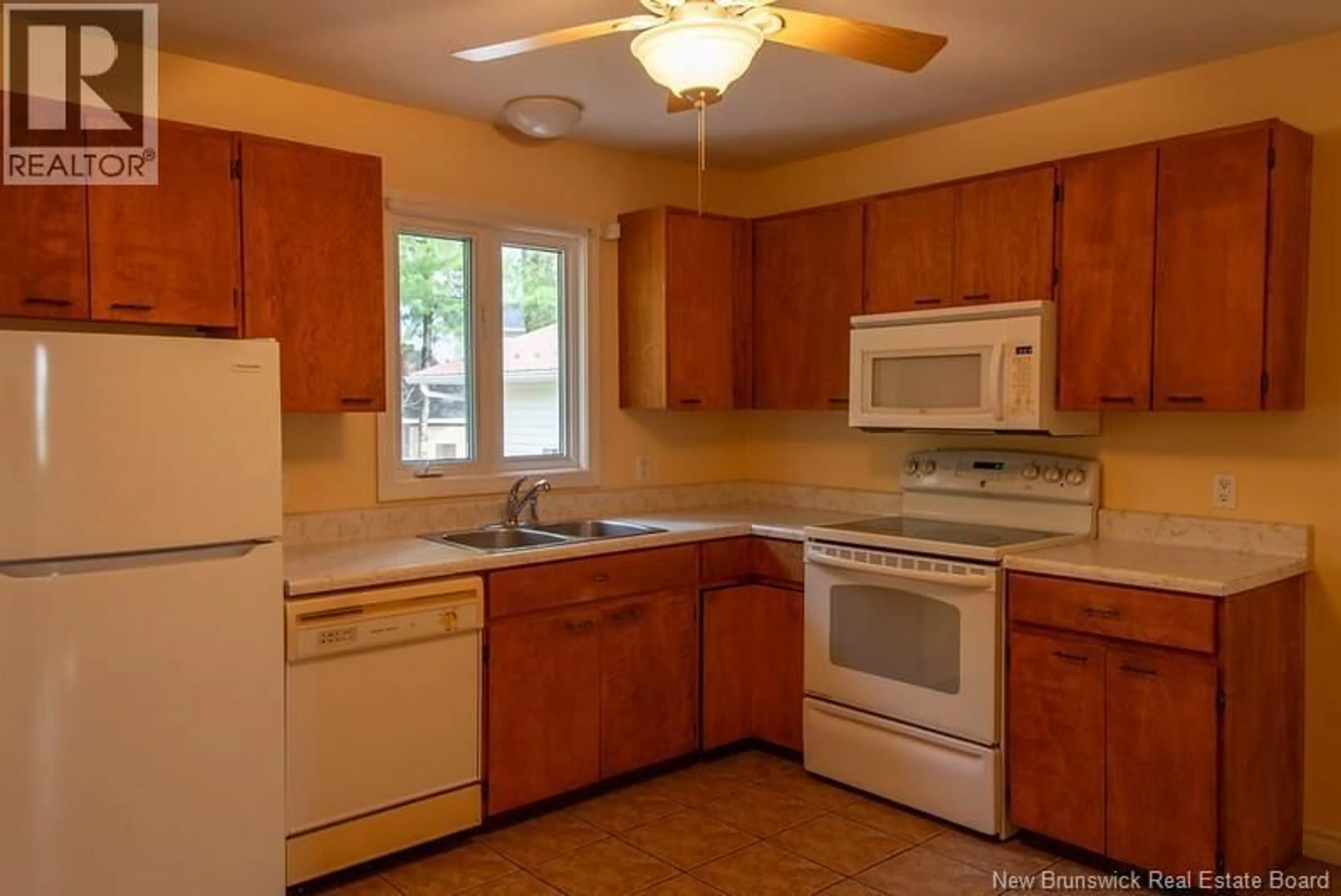 Standard kitchen, ceramic/tile floor for 72 HARTT STREET, Fredericton New Brunswick E3A4X8