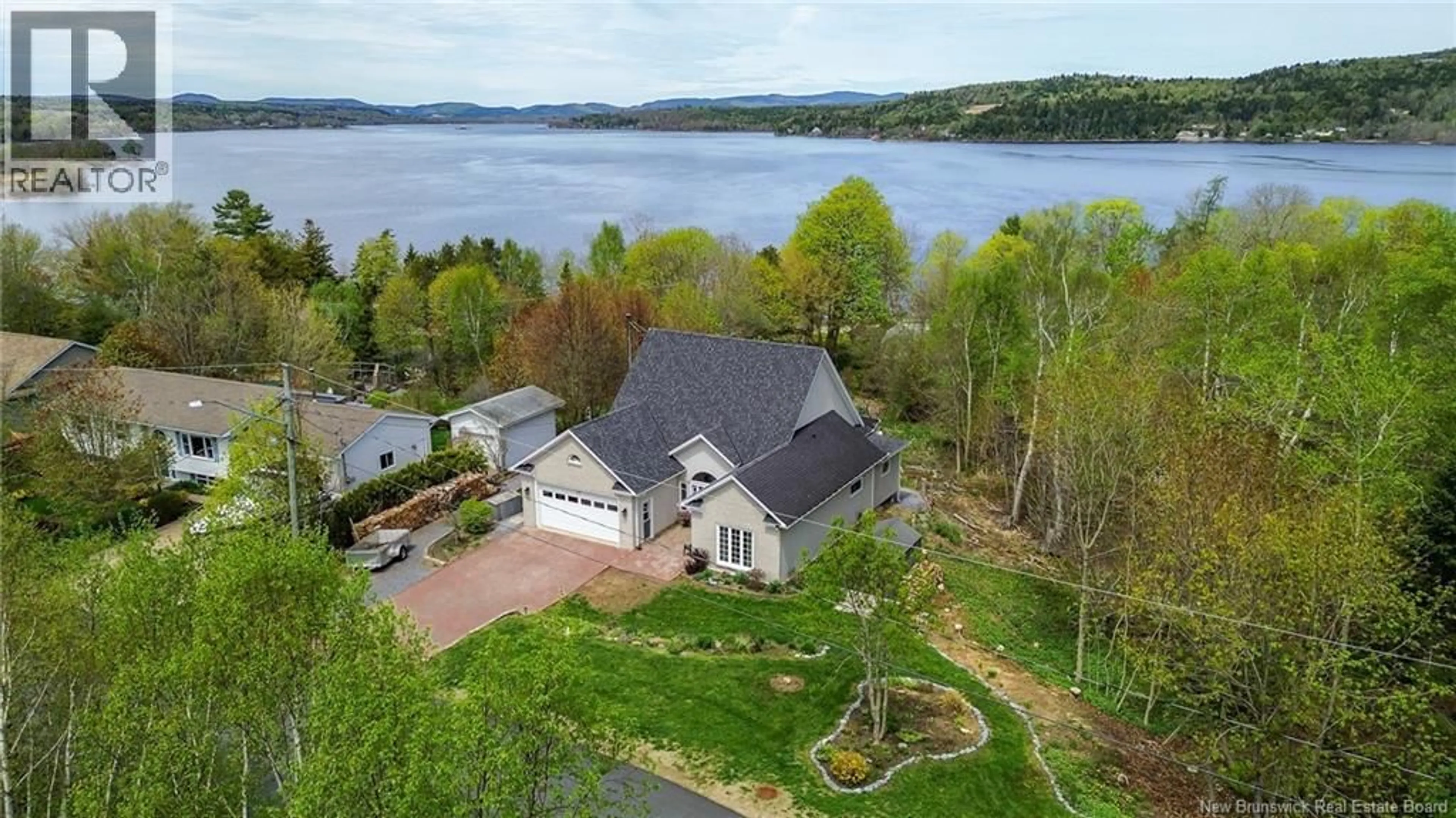 A pic from outside/outdoor area/front of a property/back of a property/a pic from drone, water/lake/river/ocean view for 27 SUNSET CRESCENT, Grand Bay-Westfield New Brunswick E5K2W3