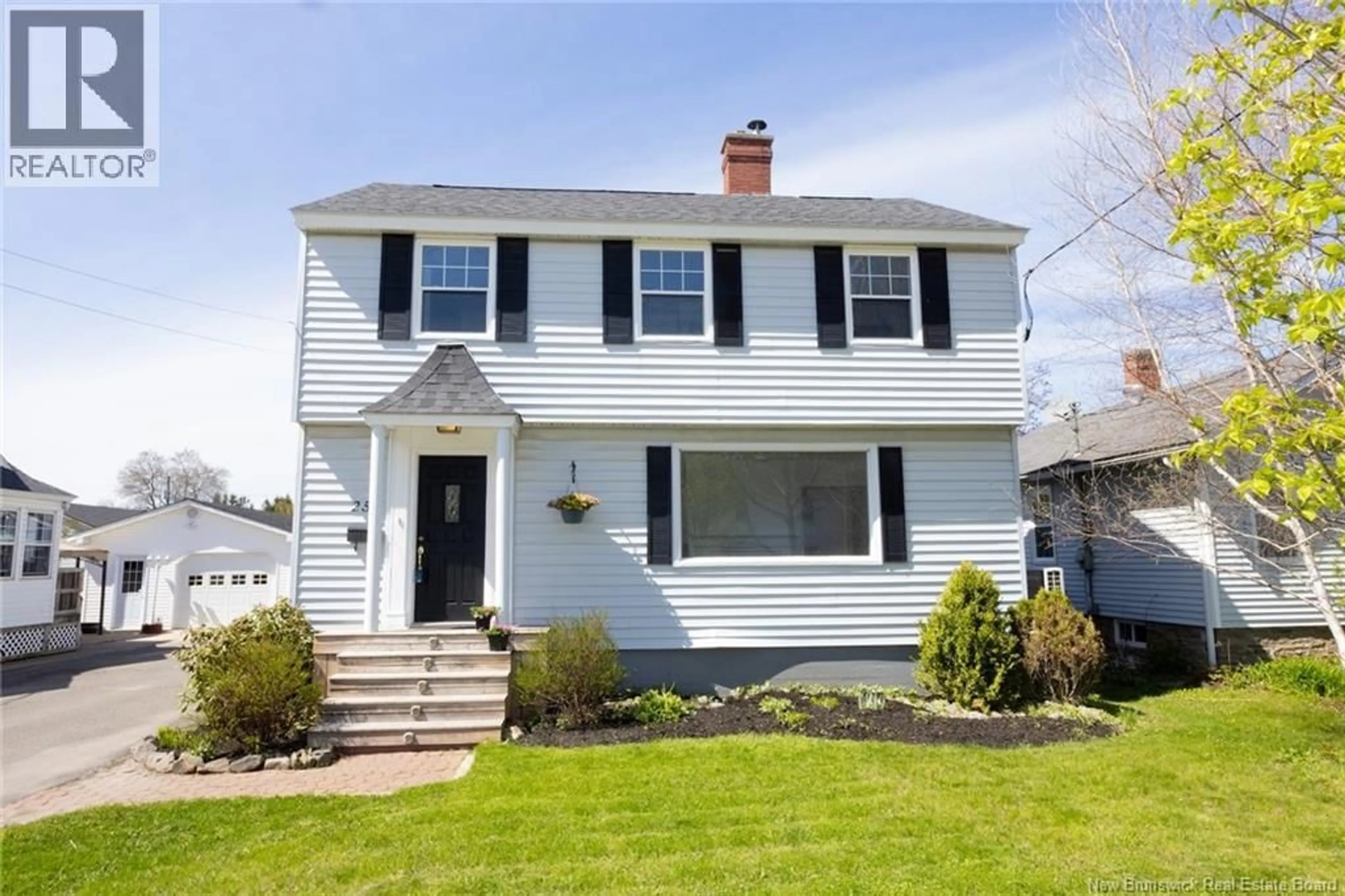 Home with vinyl exterior material, street for 253 GIBSON STREET, Fredericton New Brunswick E3A4E5