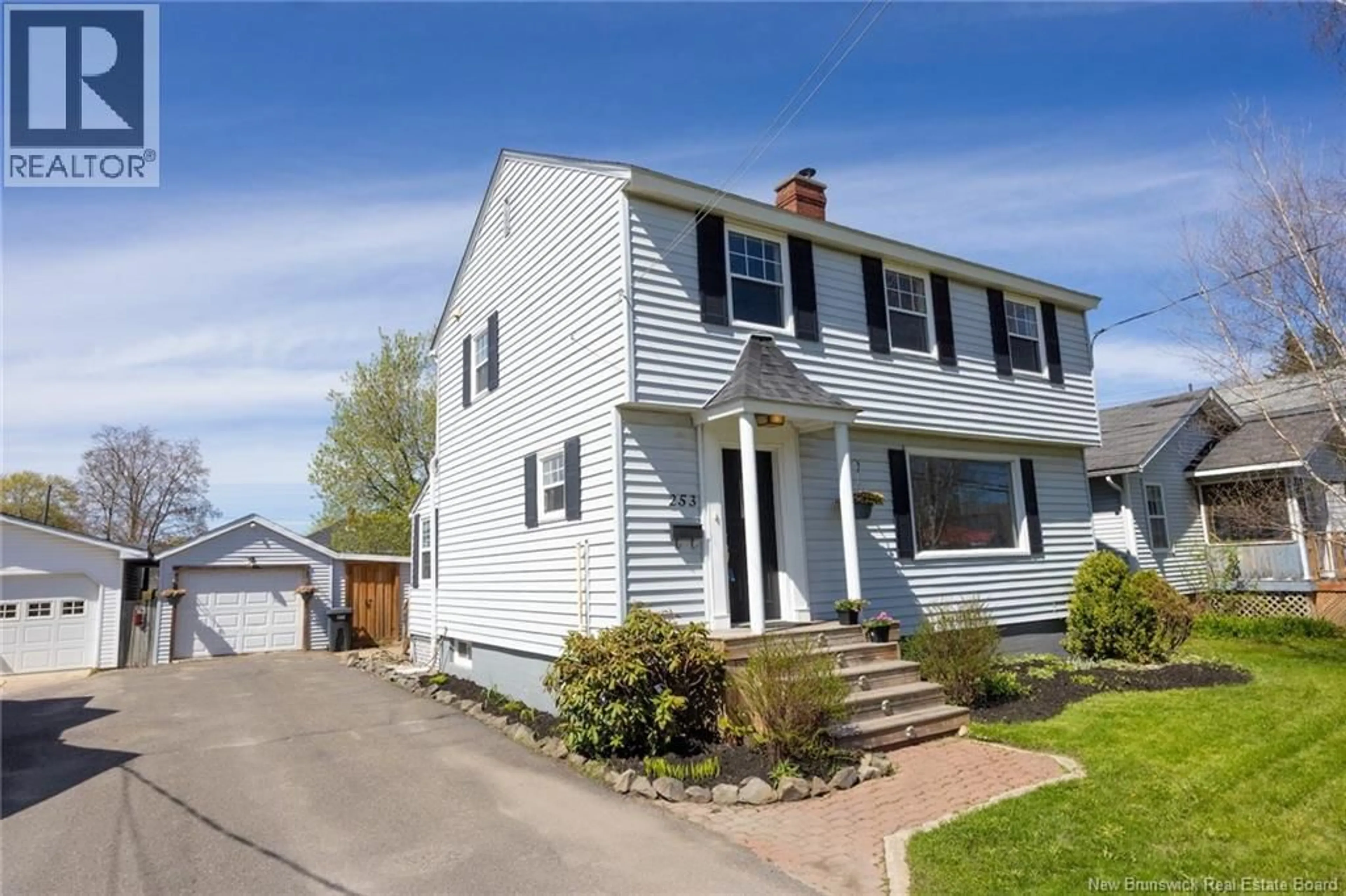 Home with vinyl exterior material, street for 253 GIBSON STREET, Fredericton New Brunswick E3A4E5