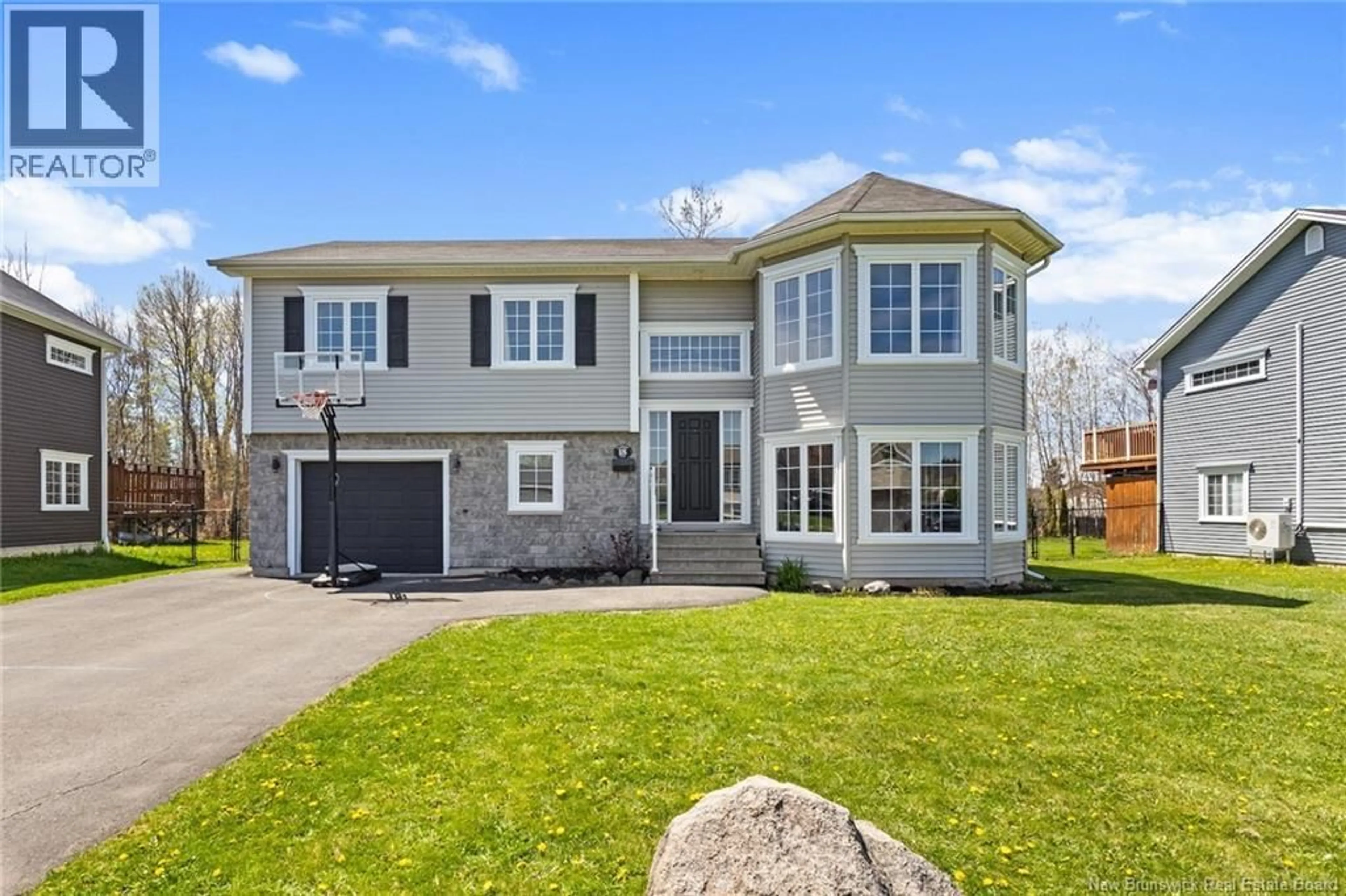 Home with vinyl exterior material, street for 18 CARTER CRESCENT, Oromocto New Brunswick E2V0C3