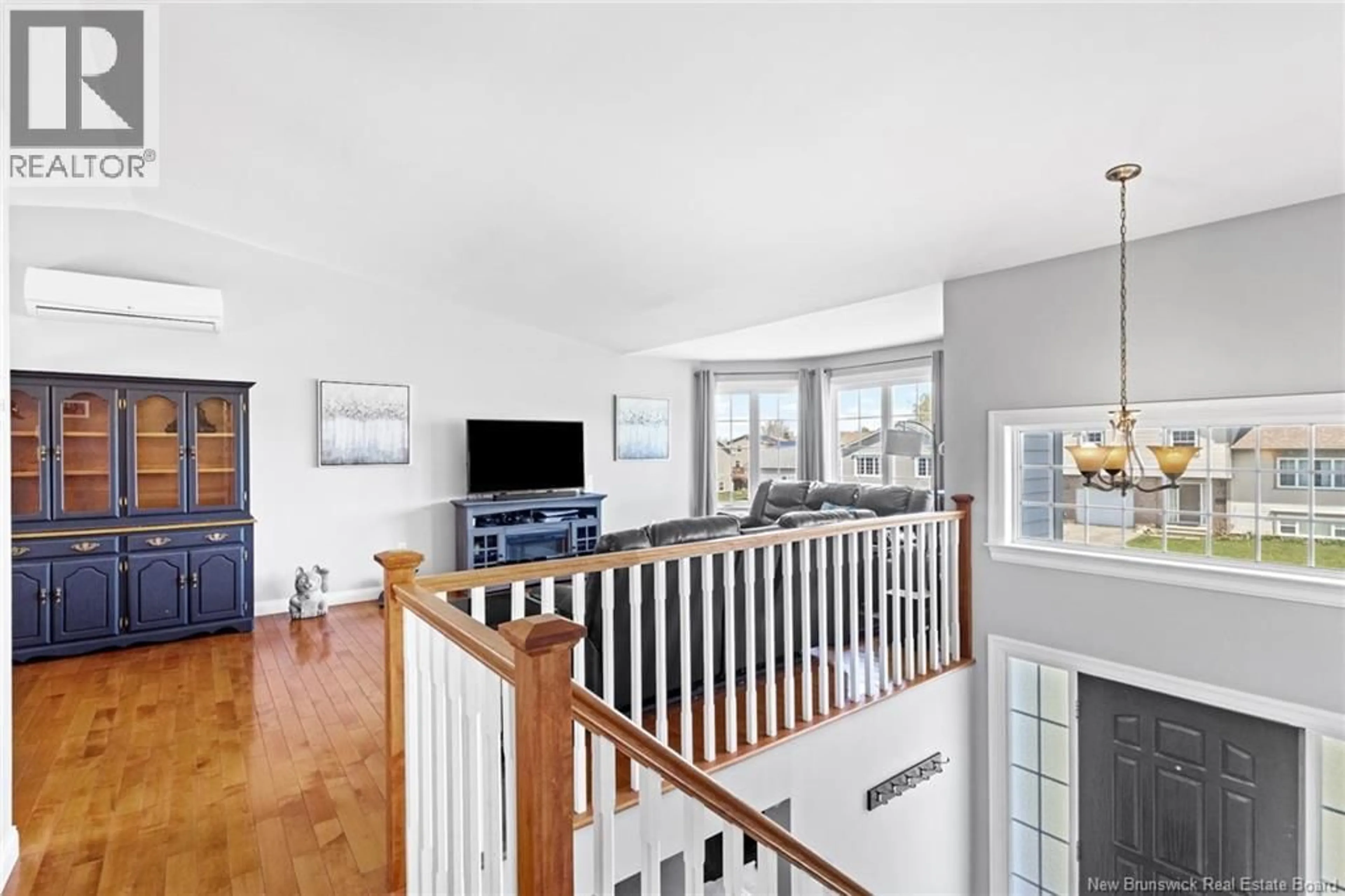 Indoor foyer for 18 CARTER CRESCENT, Oromocto New Brunswick E2V0C3