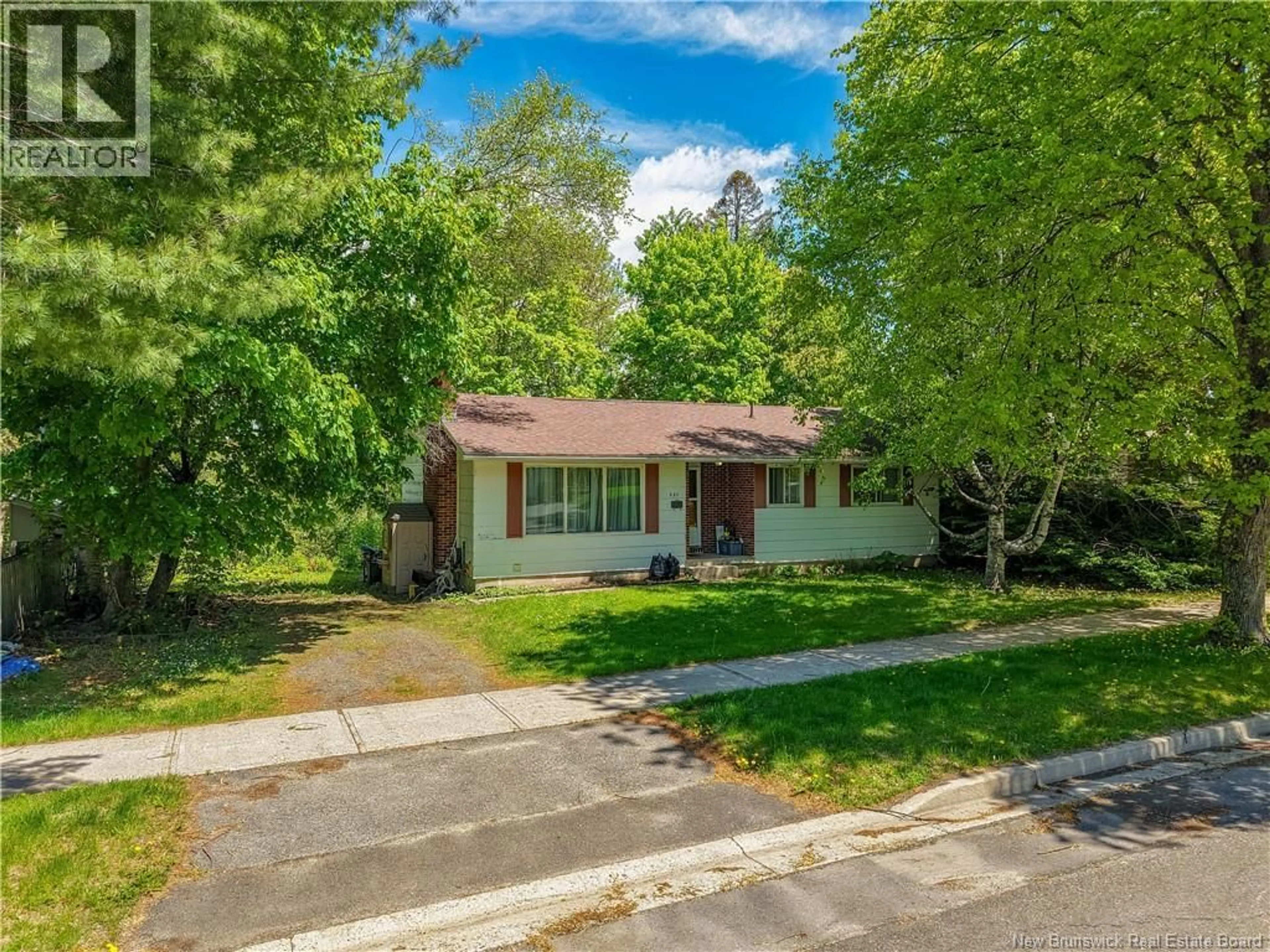 A pic from outside/outdoor area/front of a property/back of a property/a pic from drone, street for 427 DUFFERIN STREET, Fredericton New Brunswick E3B3A8