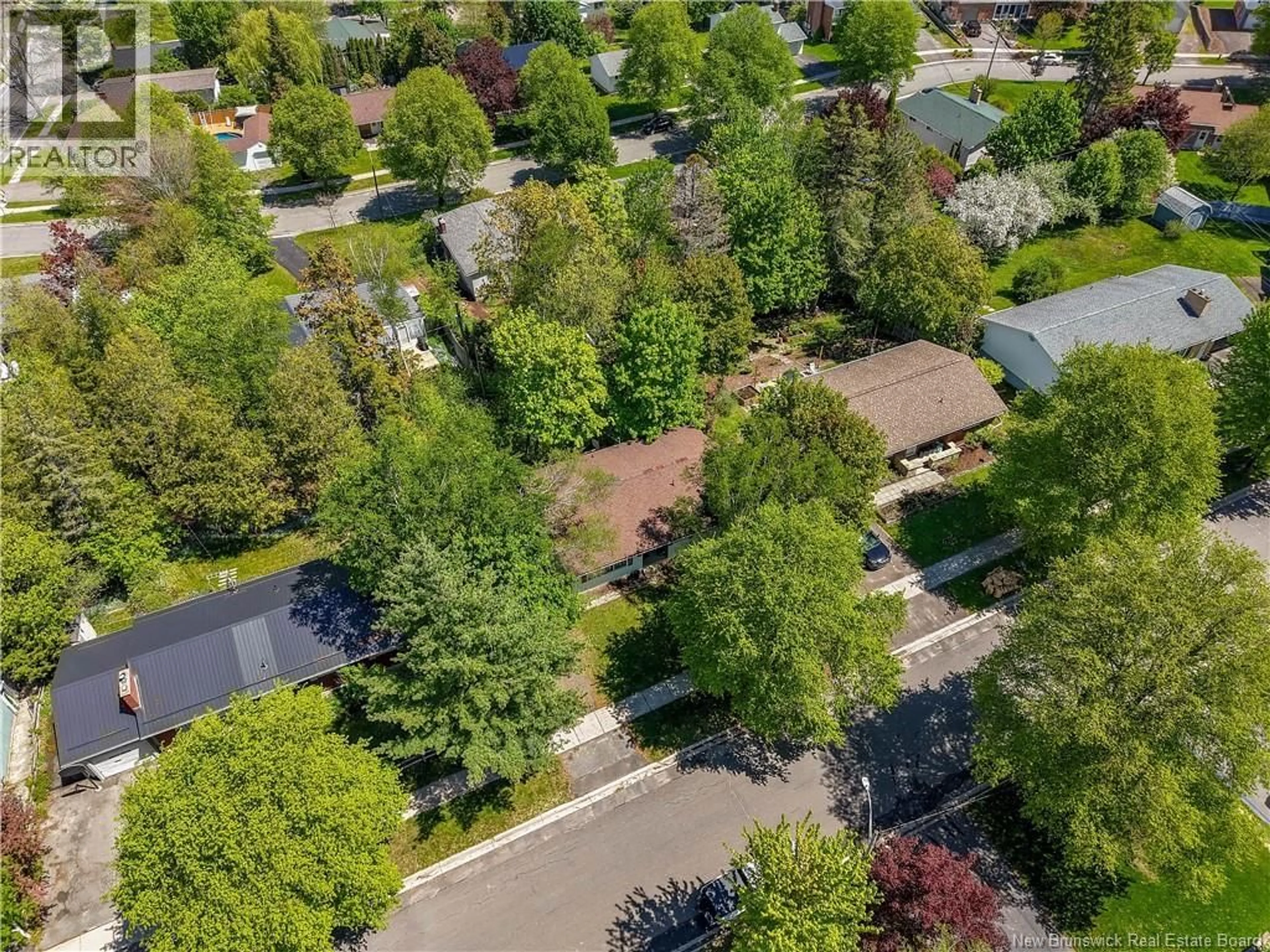 A pic from outside/outdoor area/front of a property/back of a property/a pic from drone, street for 427 DUFFERIN STREET, Fredericton New Brunswick E3B3A8