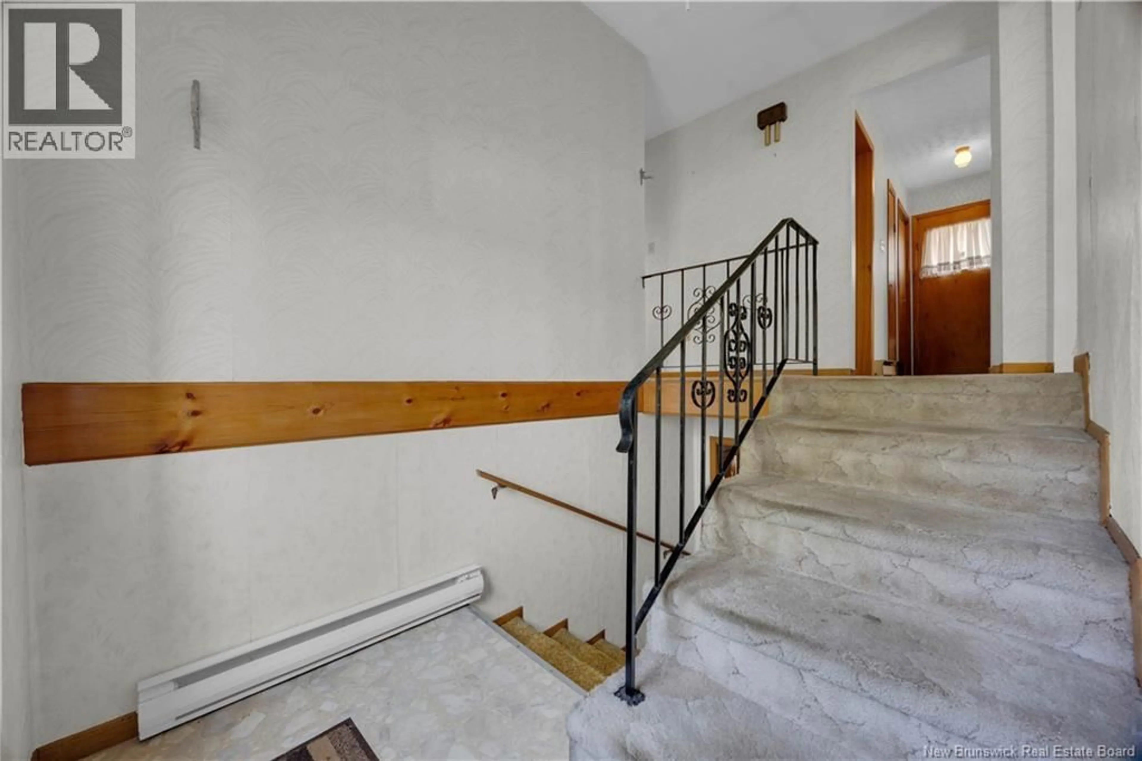 Indoor foyer for 49 ALLINGHAM CRESCENT, Saint John New Brunswick E2M5A7