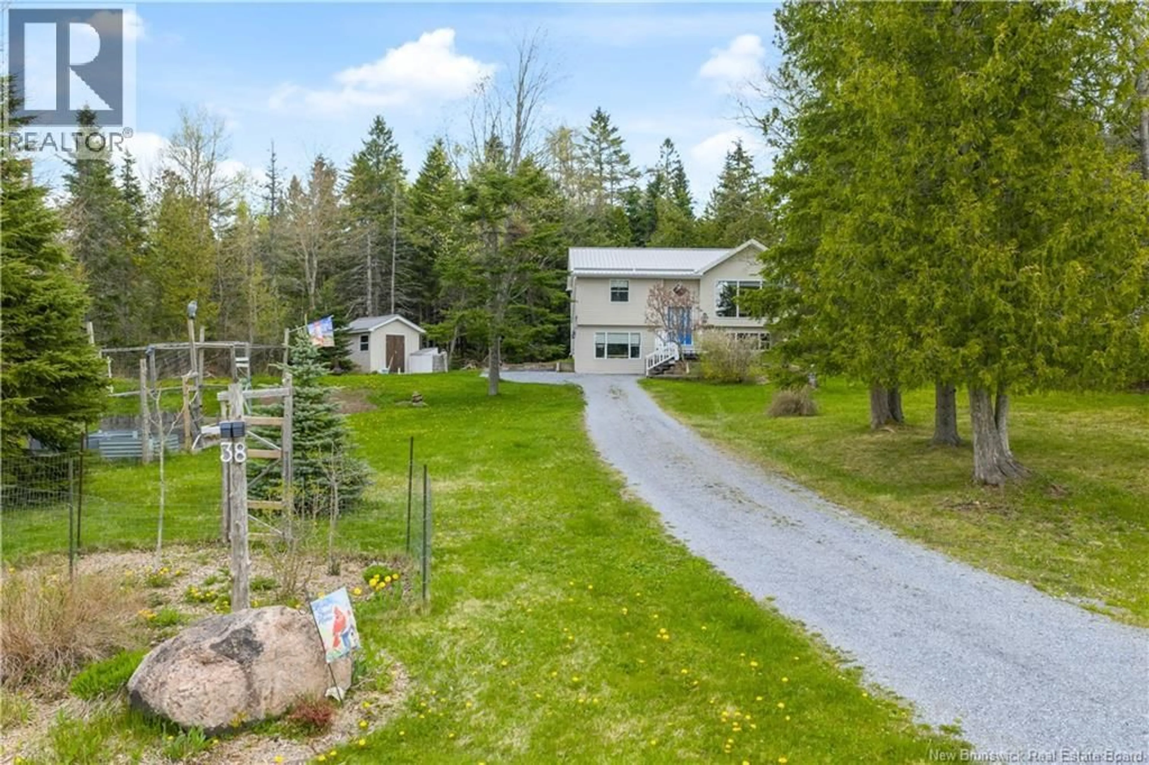 A pic from outside/outdoor area/front of a property/back of a property/a pic from drone, unknown for 38 KINGSWAY DRIVE, Quispamsis New Brunswick E2G1C1