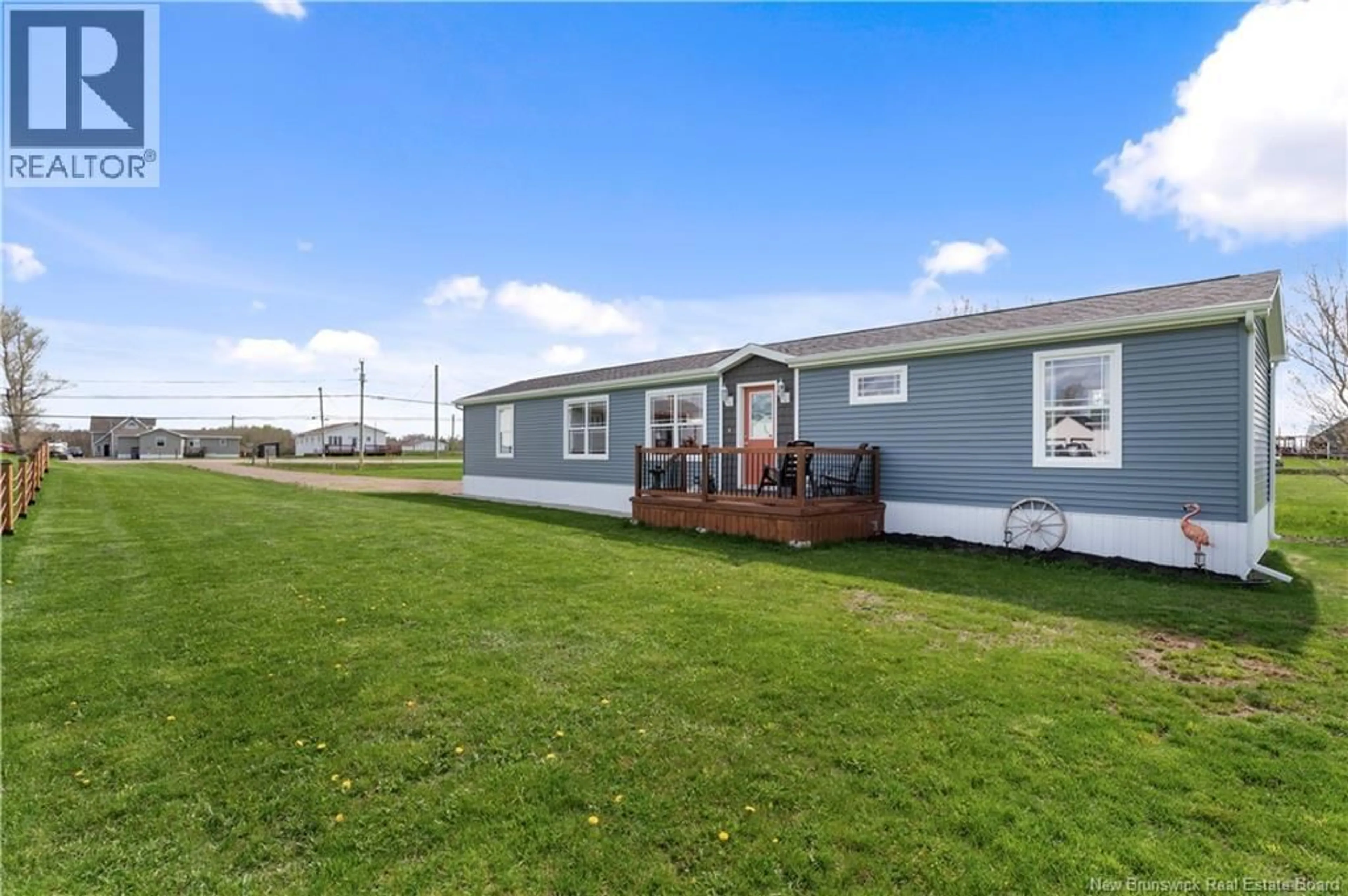 A pic from outside/outdoor area/front of a property/back of a property/a pic from drone, water/lake/river/ocean view for 670 CHEMIN BAS-CAP PELE, Cap-Pelé New Brunswick E4N1J5