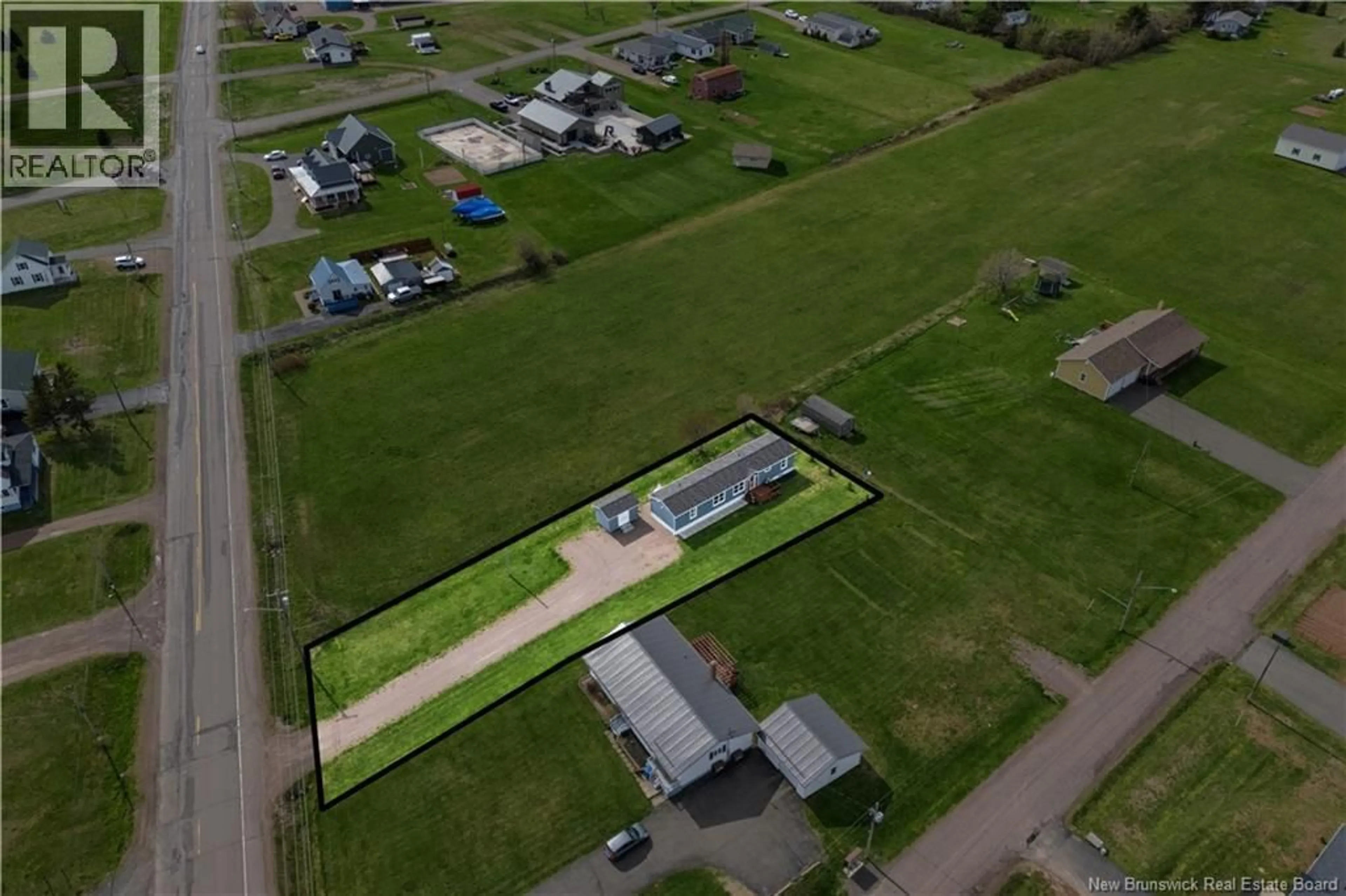 A pic from outside/outdoor area/front of a property/back of a property/a pic from drone, building for 670 CHEMIN BAS-CAP PELE, Cap-Pelé New Brunswick E4N1J5