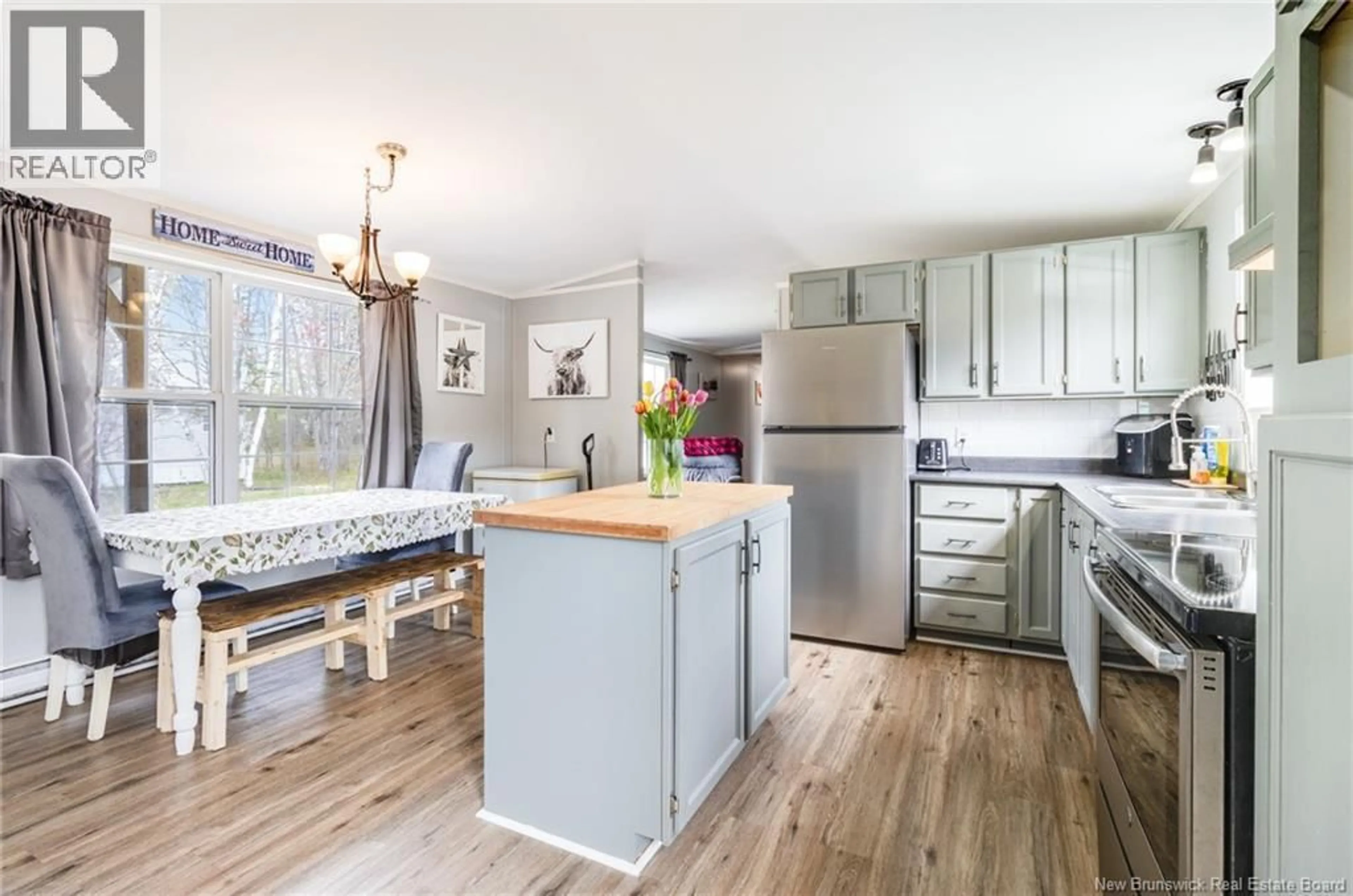 Open concept kitchen, wood/laminate floor for 18 RAMSEY STREET, Lincoln New Brunswick E3B6W9