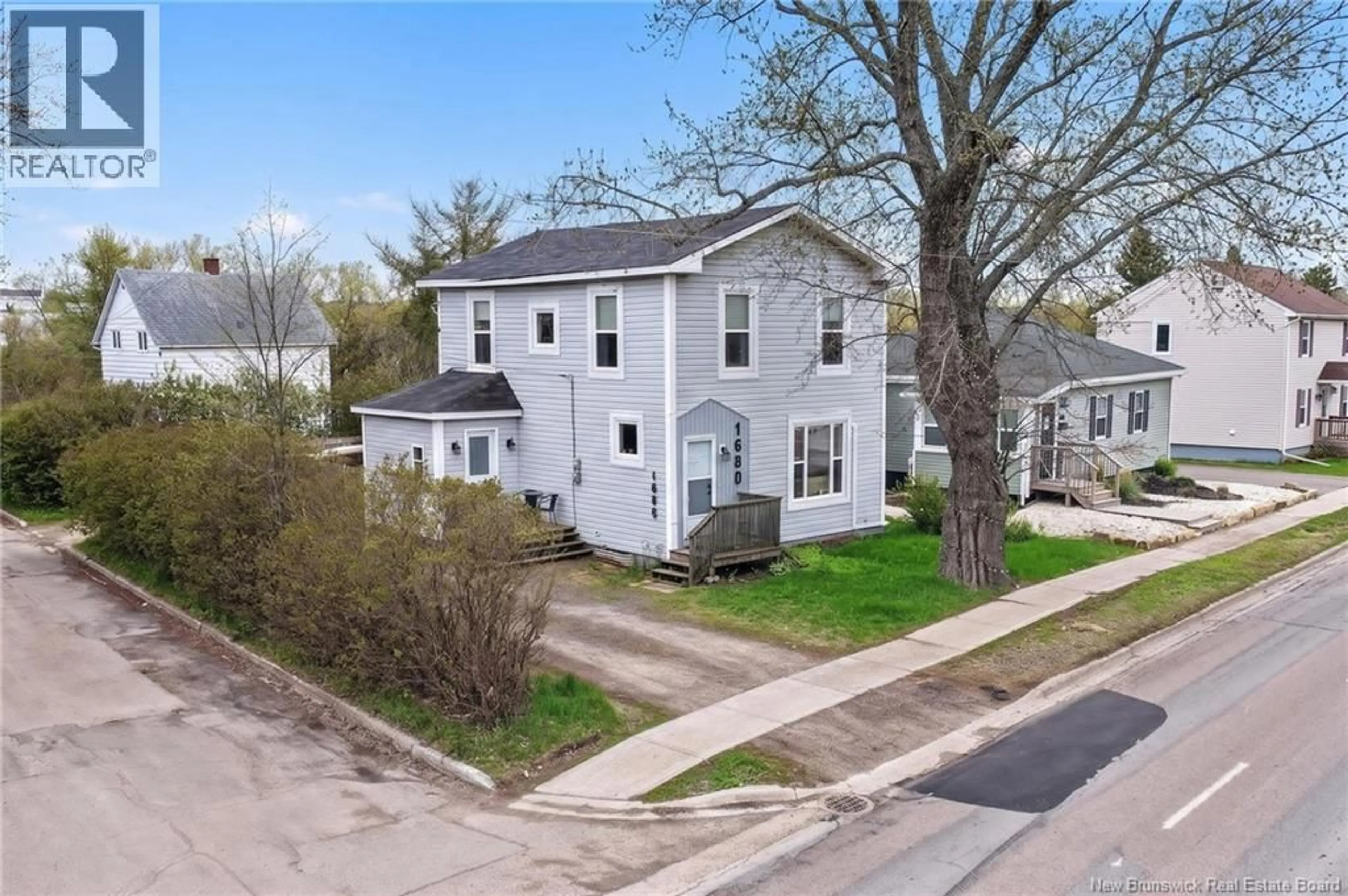 A pic from outside/outdoor area/front of a property/back of a property/a pic from drone, street for 1690 MAIN STREET, Moncton New Brunswick E1E1G9