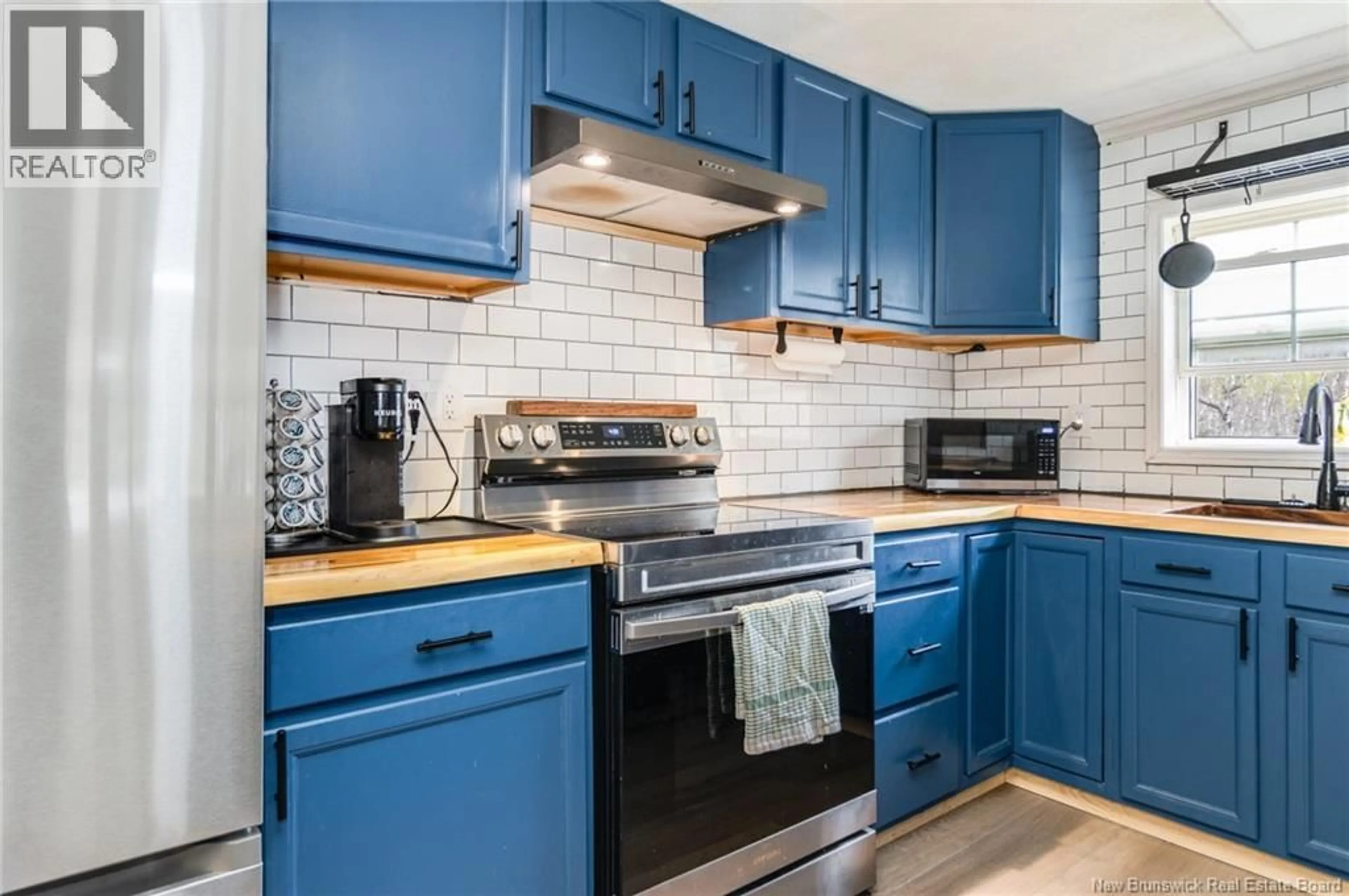 Standard kitchen, ceramic/tile floor for 1115 ROUTE 102, Upper Gagetown New Brunswick E5M1T3