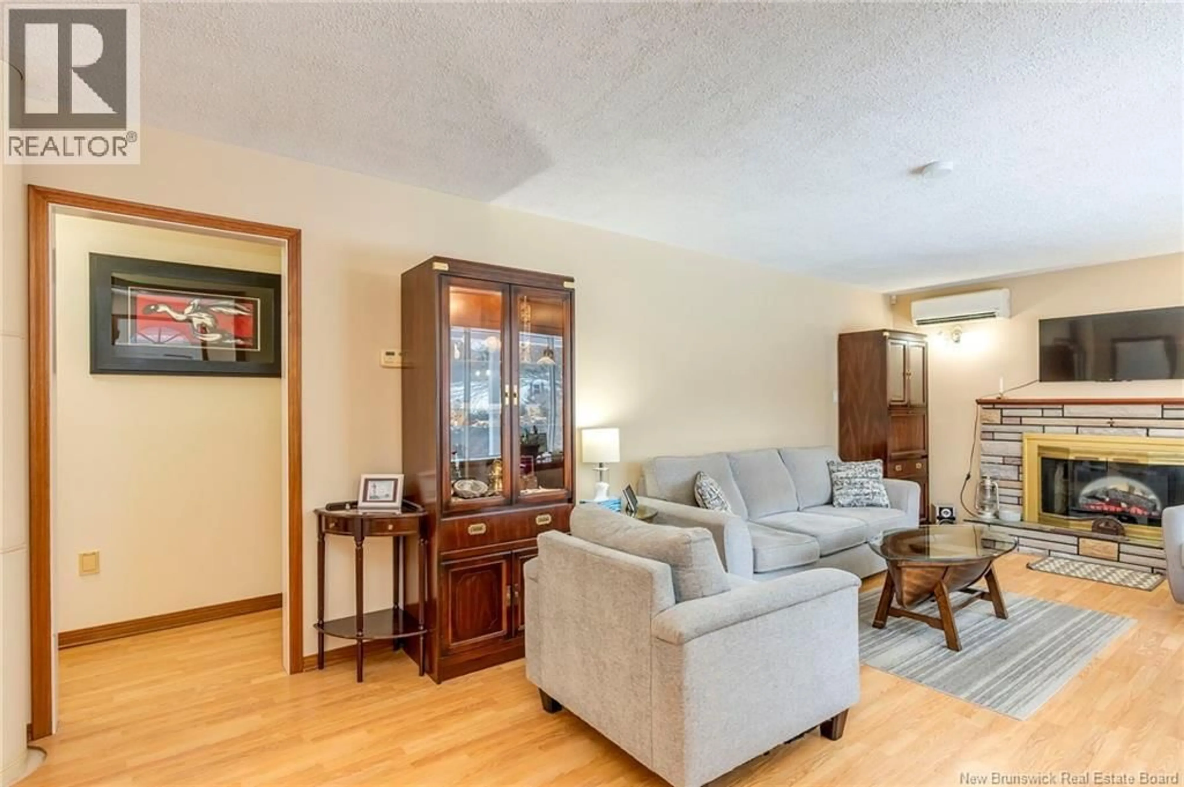 Living room with furniture, wood/laminate floor for 4 HASLETT DRIVE, Quispamsis New Brunswick E2E4N1