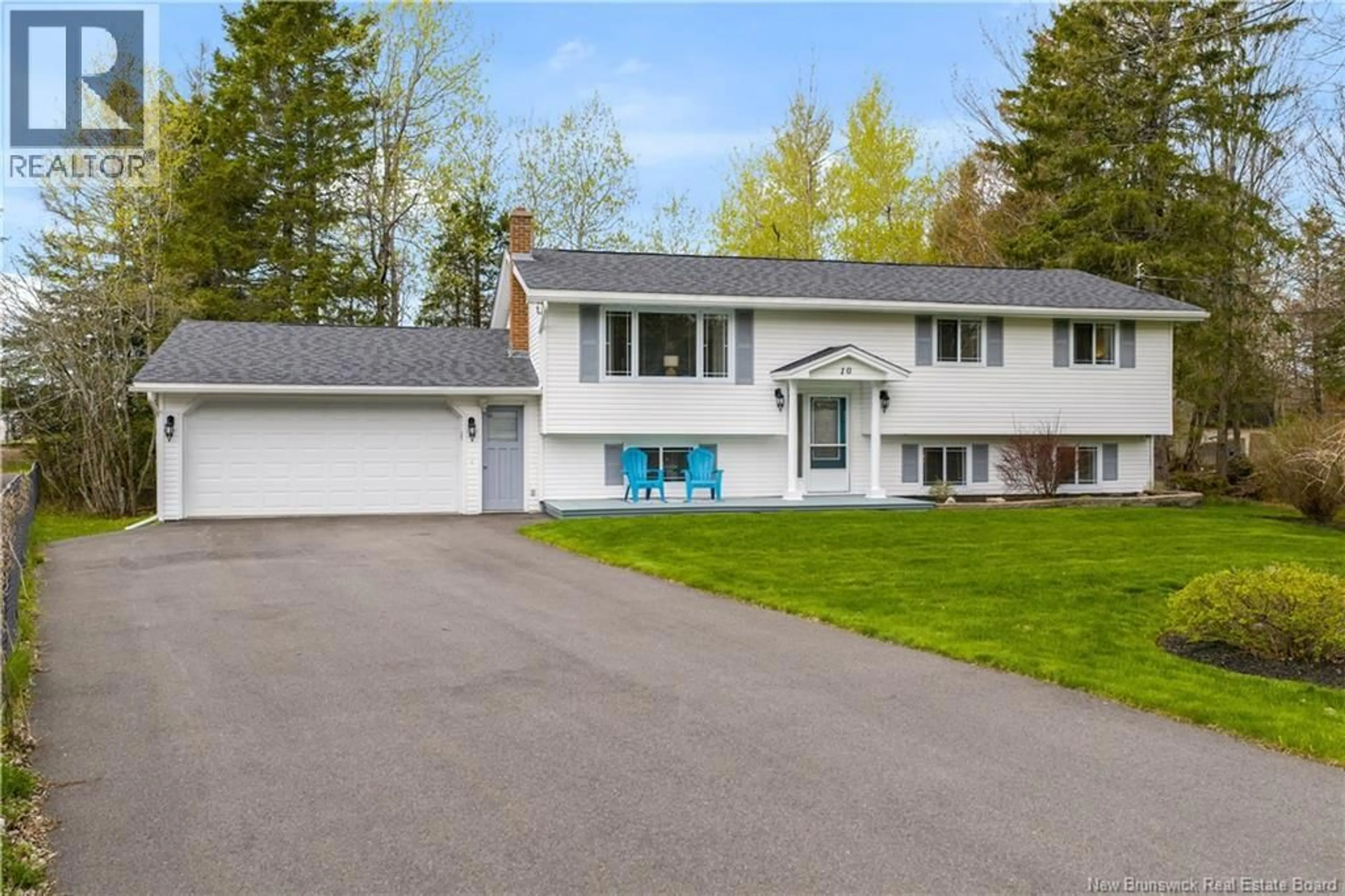 Home with vinyl exterior material, street for 10 SUMMER COURT, Quispamsis New Brunswick E2E4S5