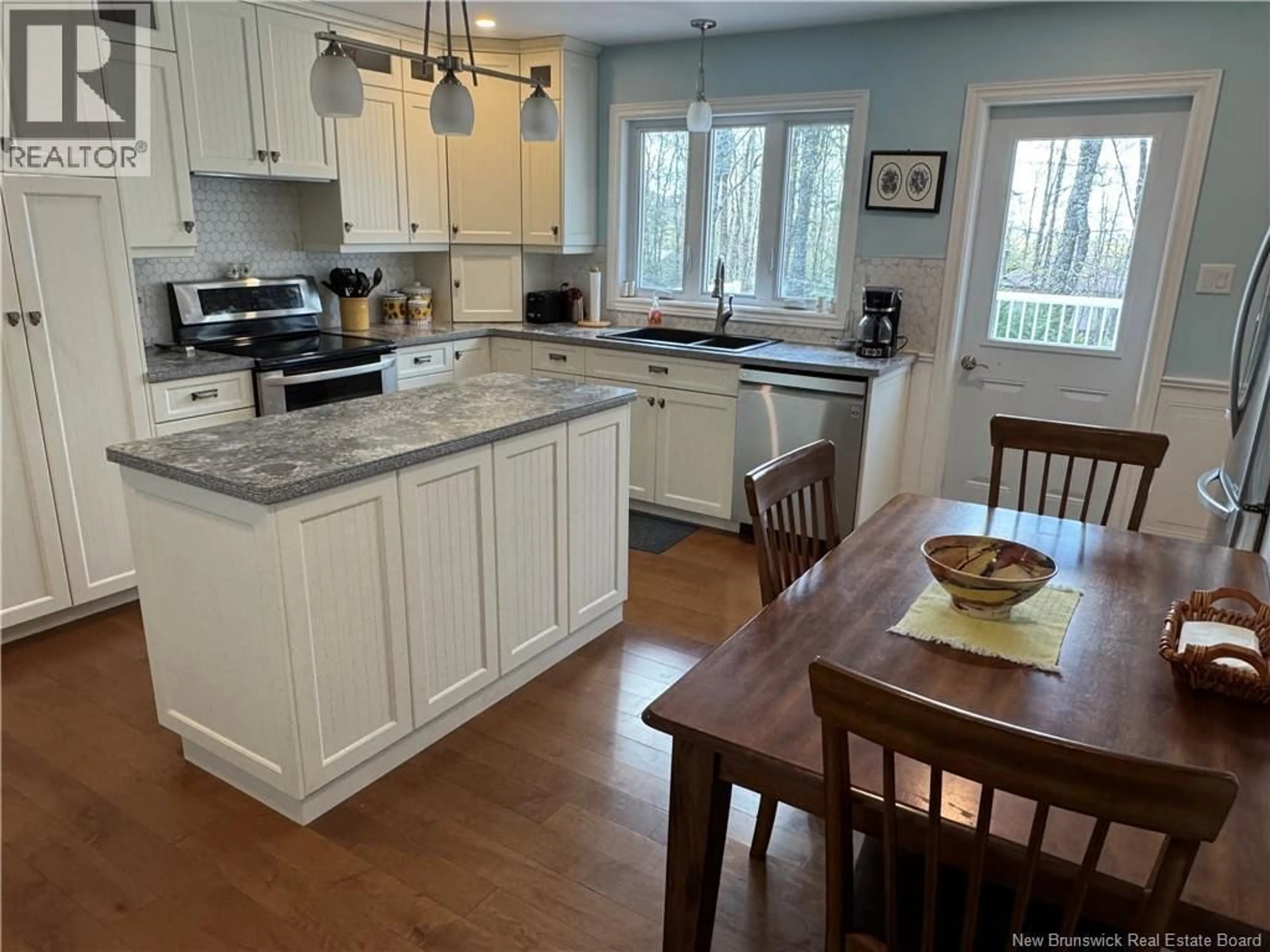 Open concept kitchen, wood/laminate floor for 24 MOUNTAIN VIEW CRESCENT, Oakland New Brunswick E2L2V8