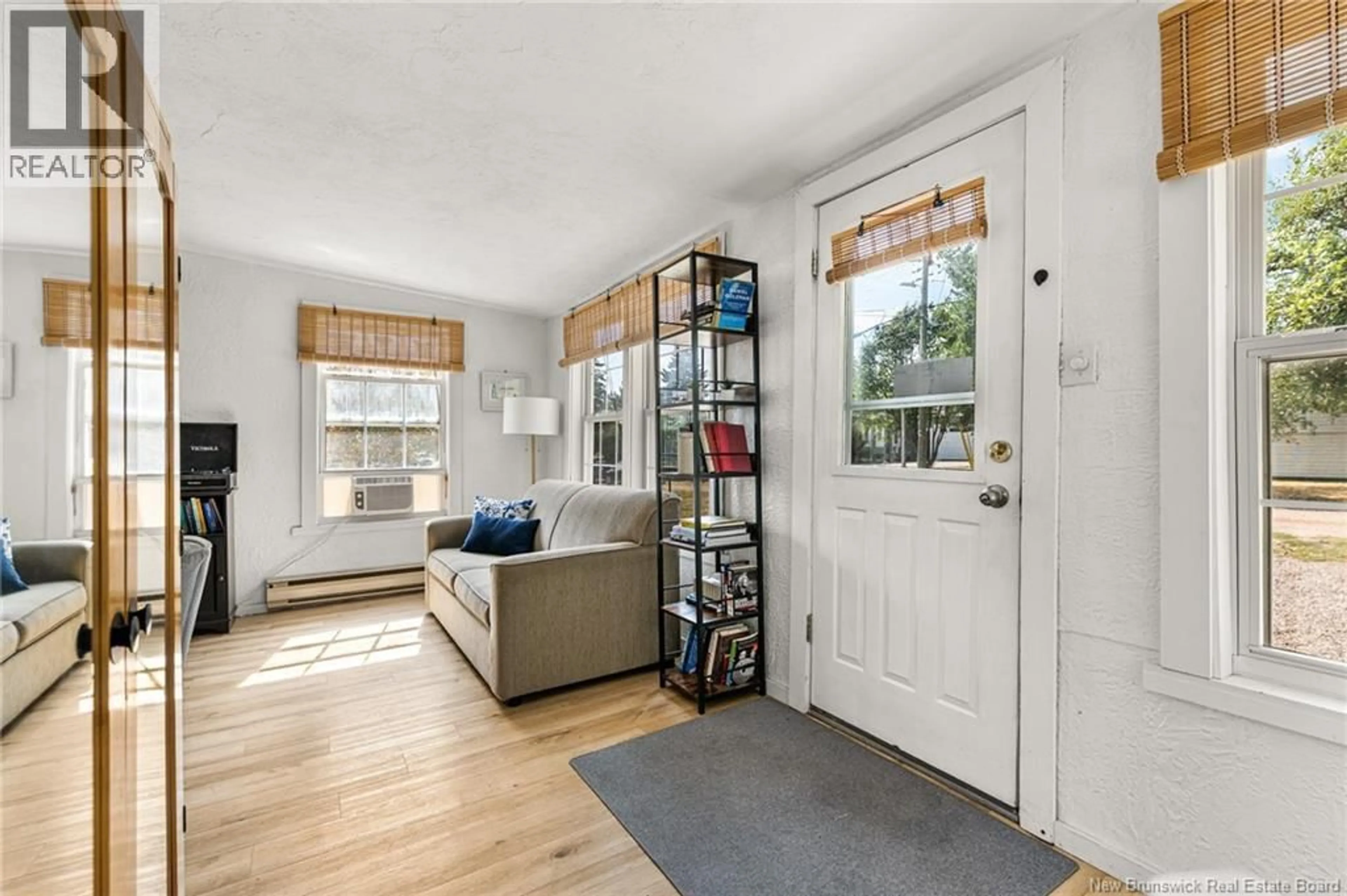 Indoor entryway for 18 PELICAN AVENUE, Grand-Barachois New Brunswick E4P7Z3