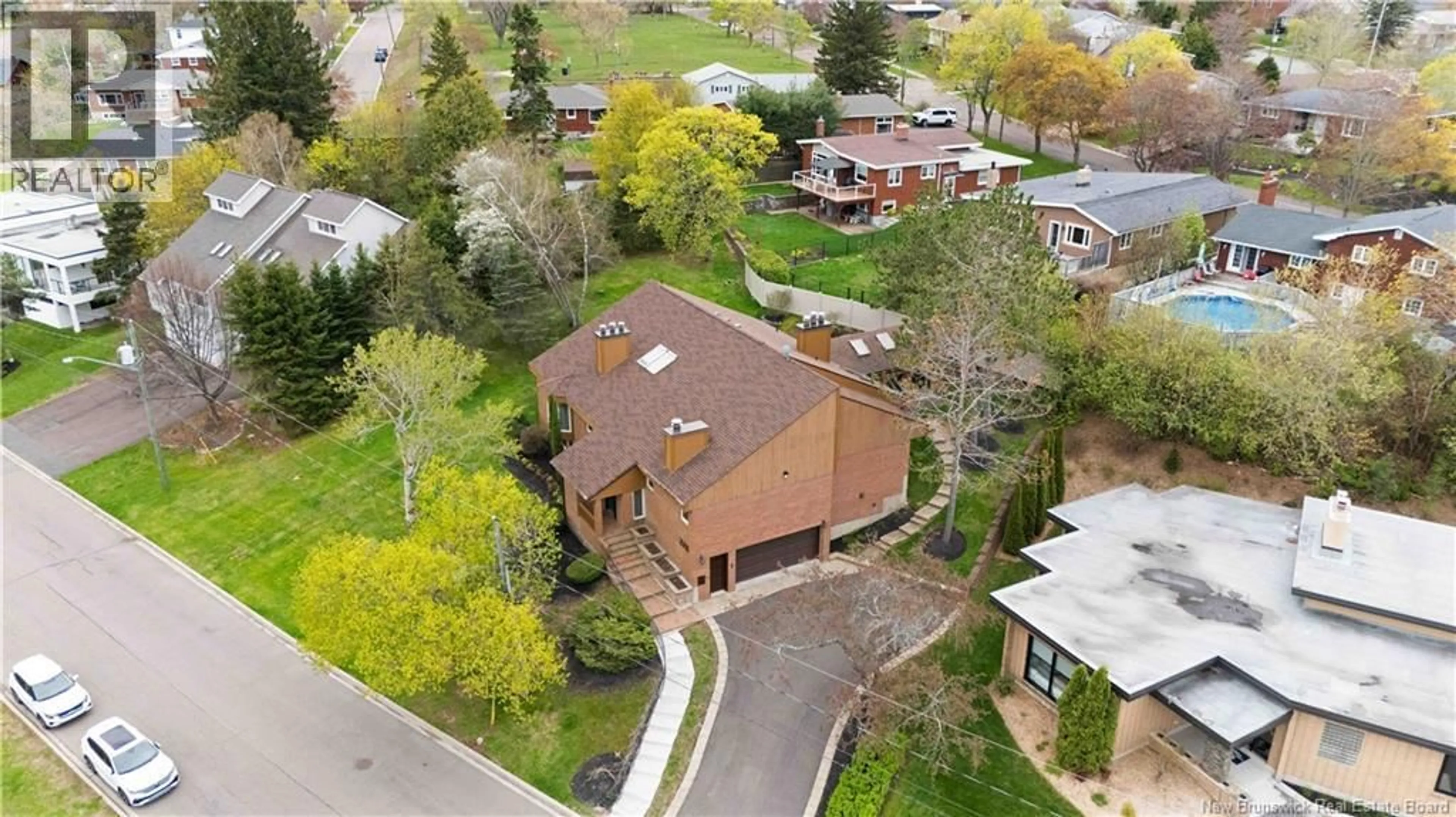 A pic from outside/outdoor area/front of a property/back of a property/a pic from drone, unknown for 270 WESTMOUNT BOULEVARD, Moncton New Brunswick E1E1V5