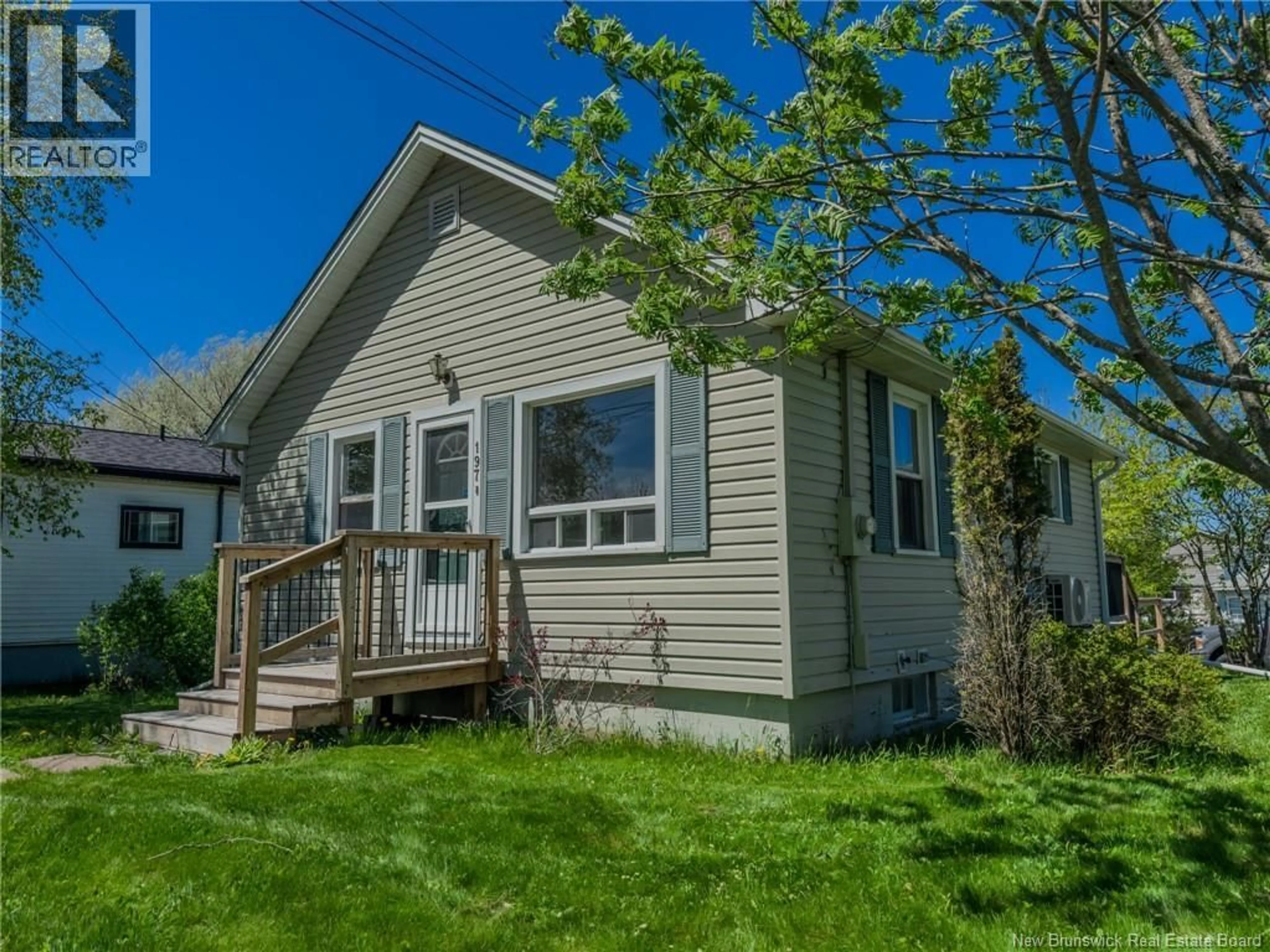 Home with vinyl exterior material, street for 197 MONTREAL AVENUE, Saint John New Brunswick E2M3K1