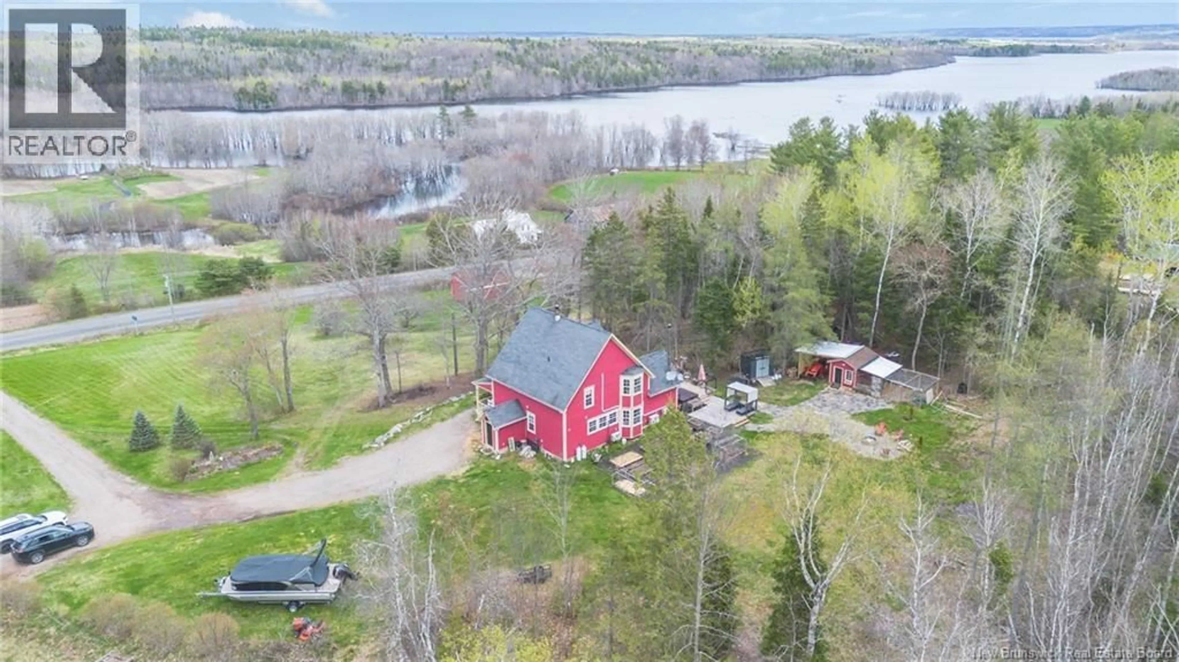 A pic from outside/outdoor area/front of a property/back of a property/a pic from drone, water/lake/river/ocean view for 4306 ROUTE 102, Pleasant Villa New Brunswick E5M1Z3