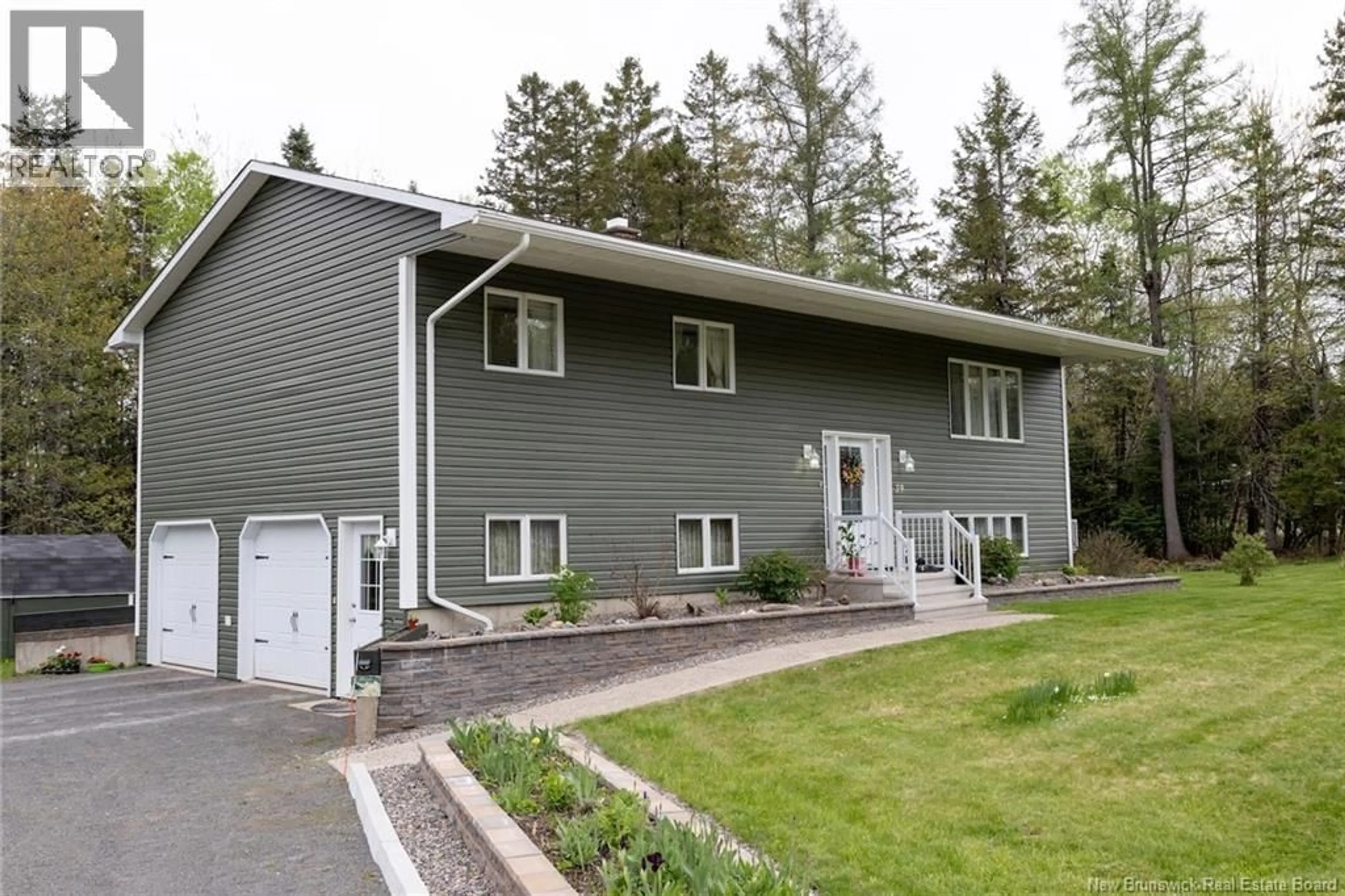 Home with vinyl exterior material, street for 39 GARDEN GROVE STREET, Lincoln New Brunswick E3B7G8