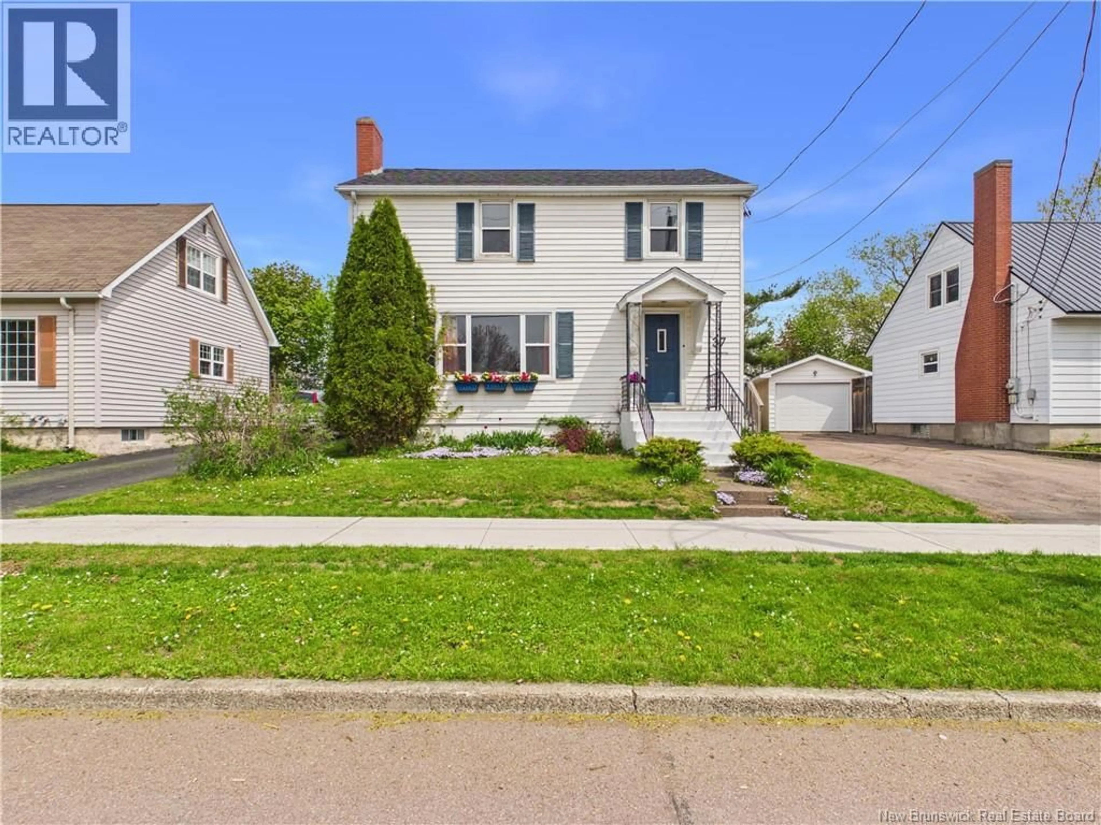 Home with vinyl exterior material, street for 37 WELLINGTON AVENUE, Moncton New Brunswick E1E1W1