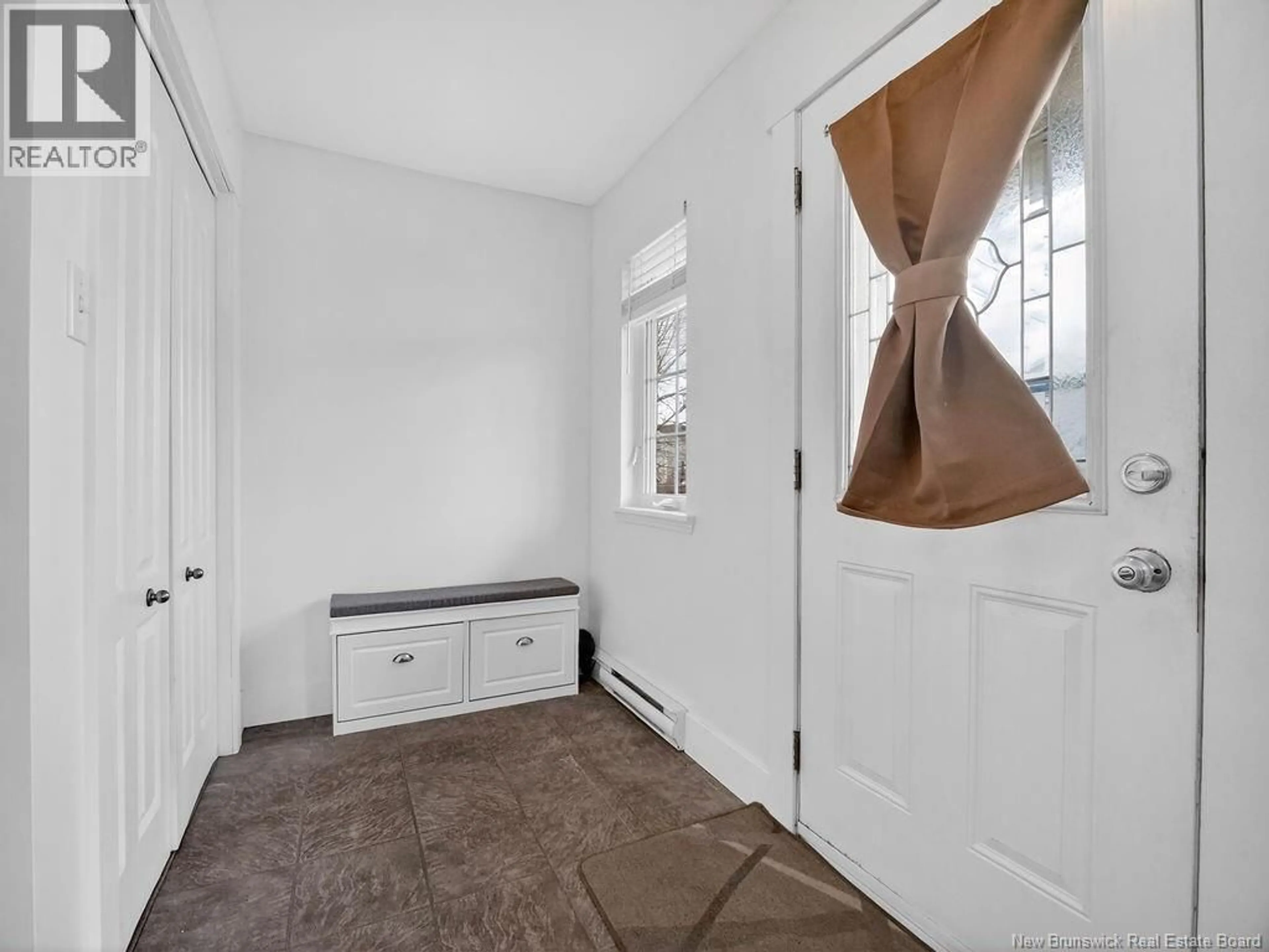 Indoor entryway for 94 HAMPTON STREET, Moncton New Brunswick E1G5H1