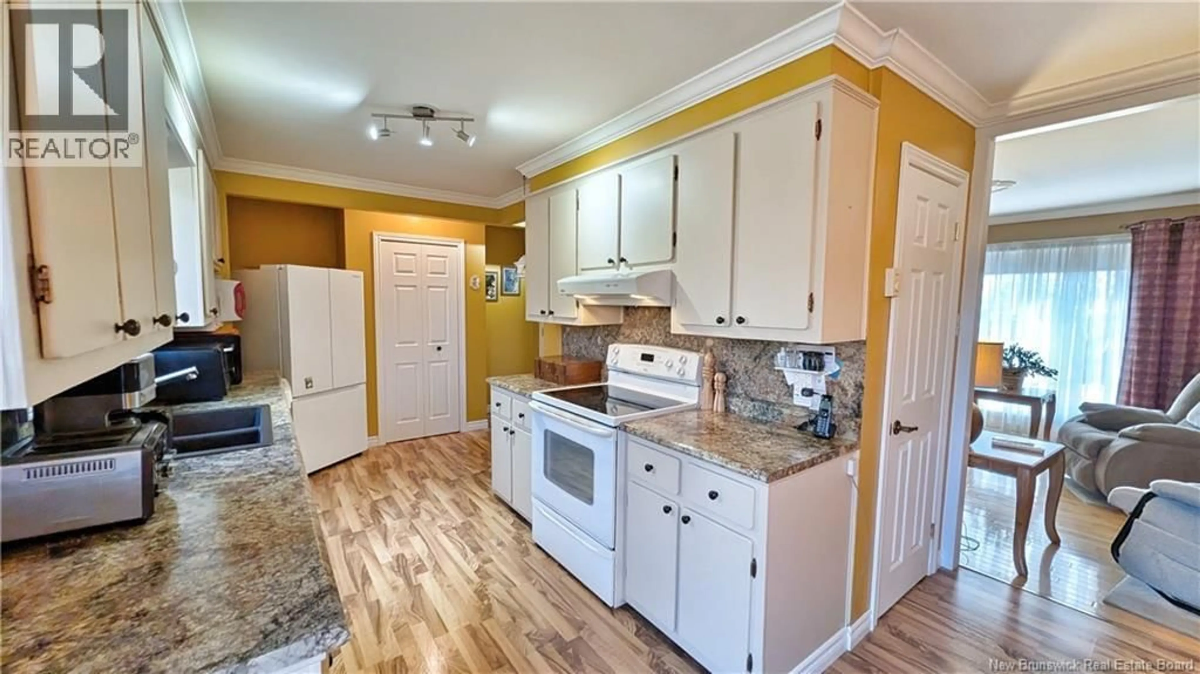 Standard kitchen, ceramic/tile floor for 78 RUE RIOUX STREET, Saint-Isidore New Brunswick E8M1G1