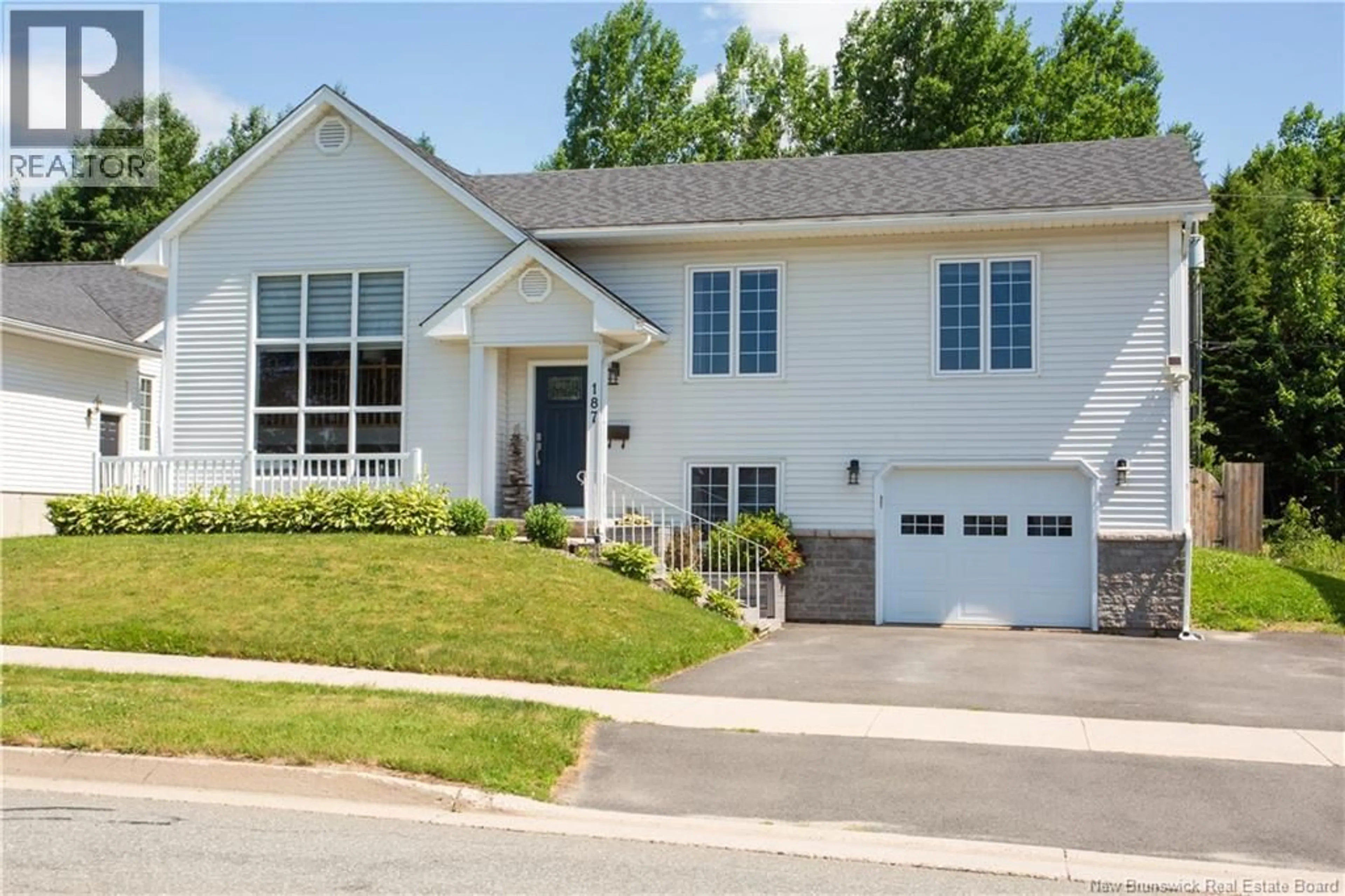 Home with vinyl exterior material, street for 187 MCKNIGHT STREET, Fredericton New Brunswick E3A5W4