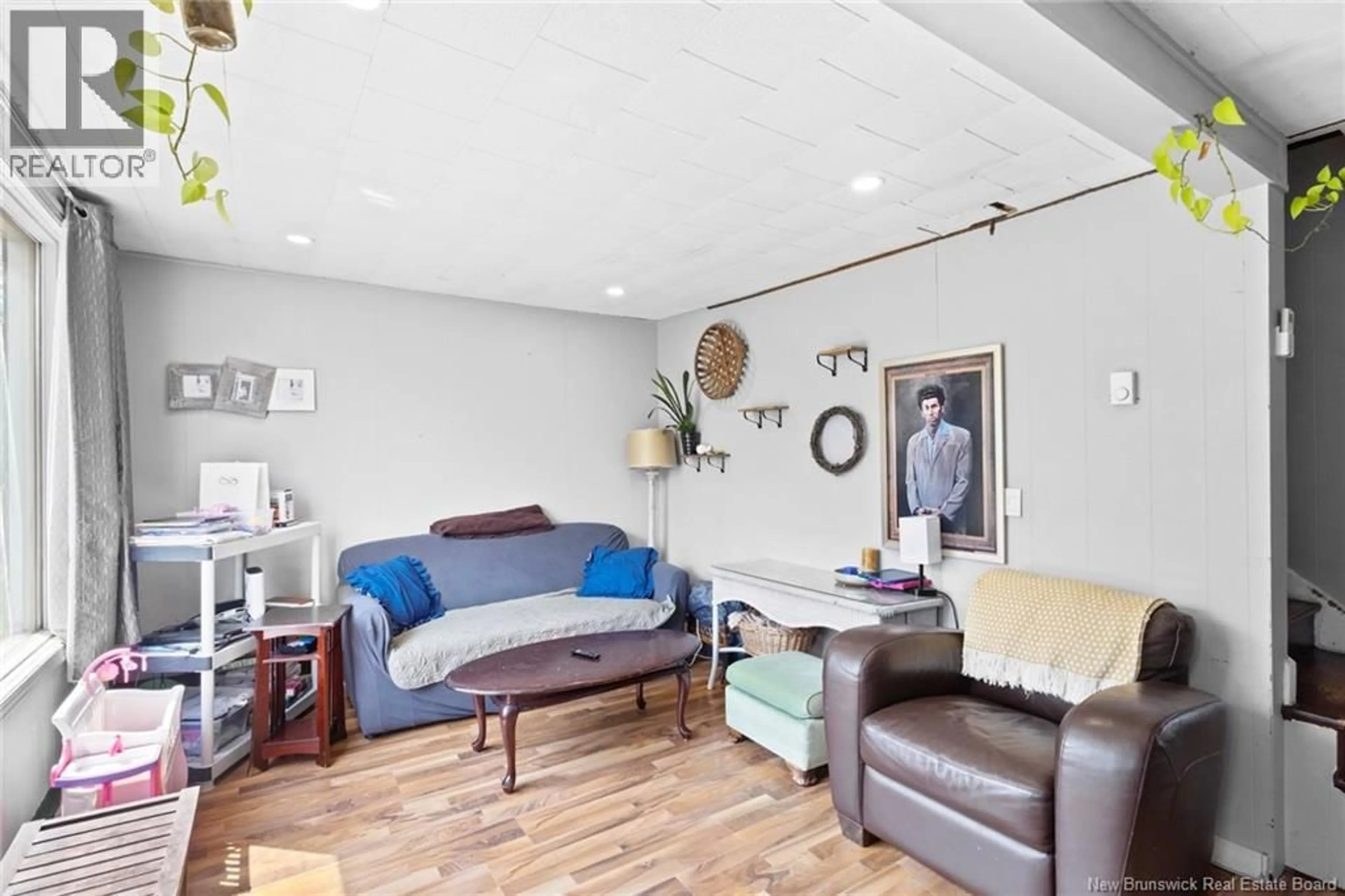 Living room with furniture, wood/laminate floor for 57 DIAMOND DRIVE, Minto New Brunswick E4B2Y6