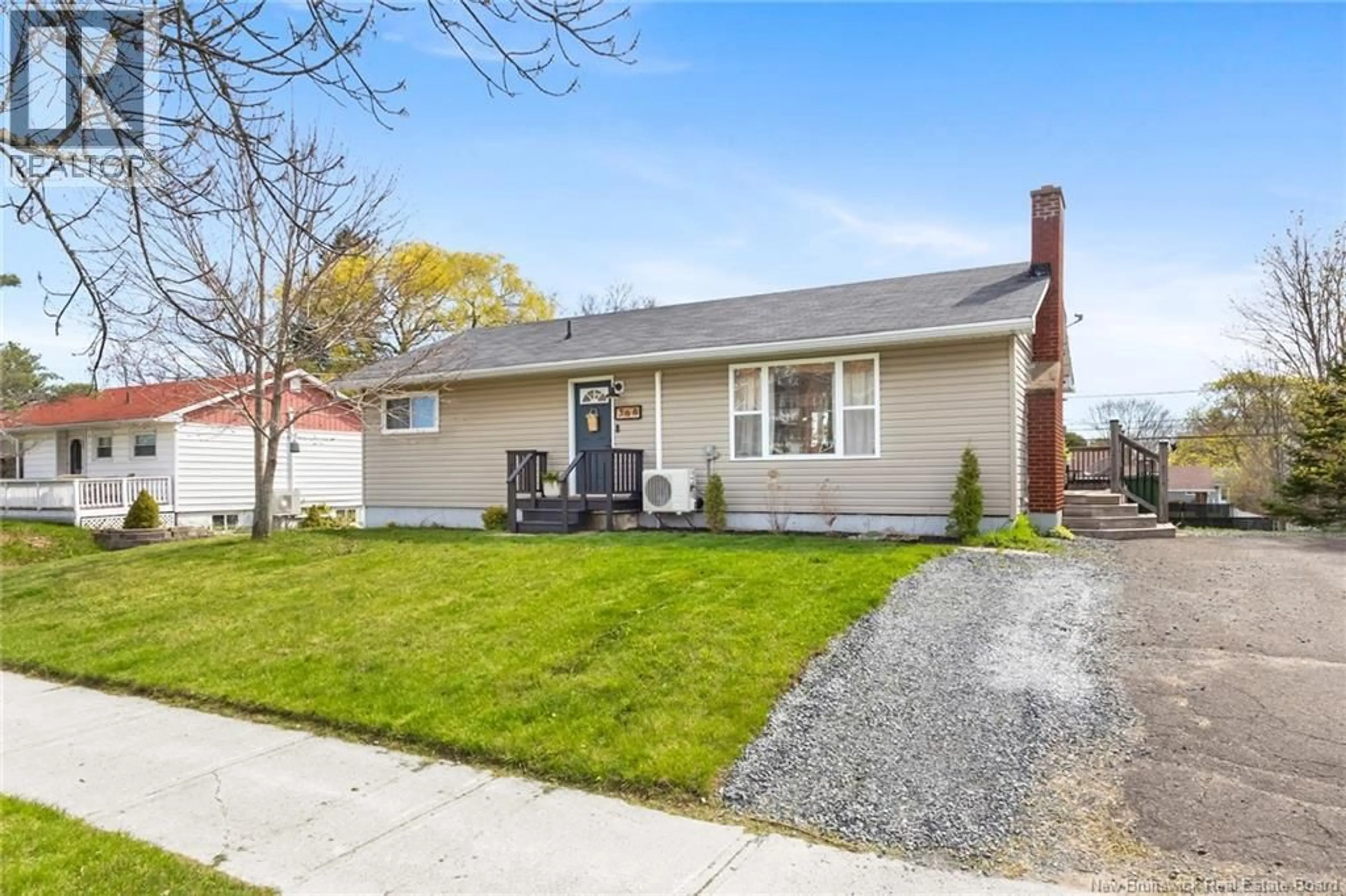 Home with vinyl exterior material, street for 368 CANTERBURY DRIVE, Fredericton New Brunswick E3B4L9