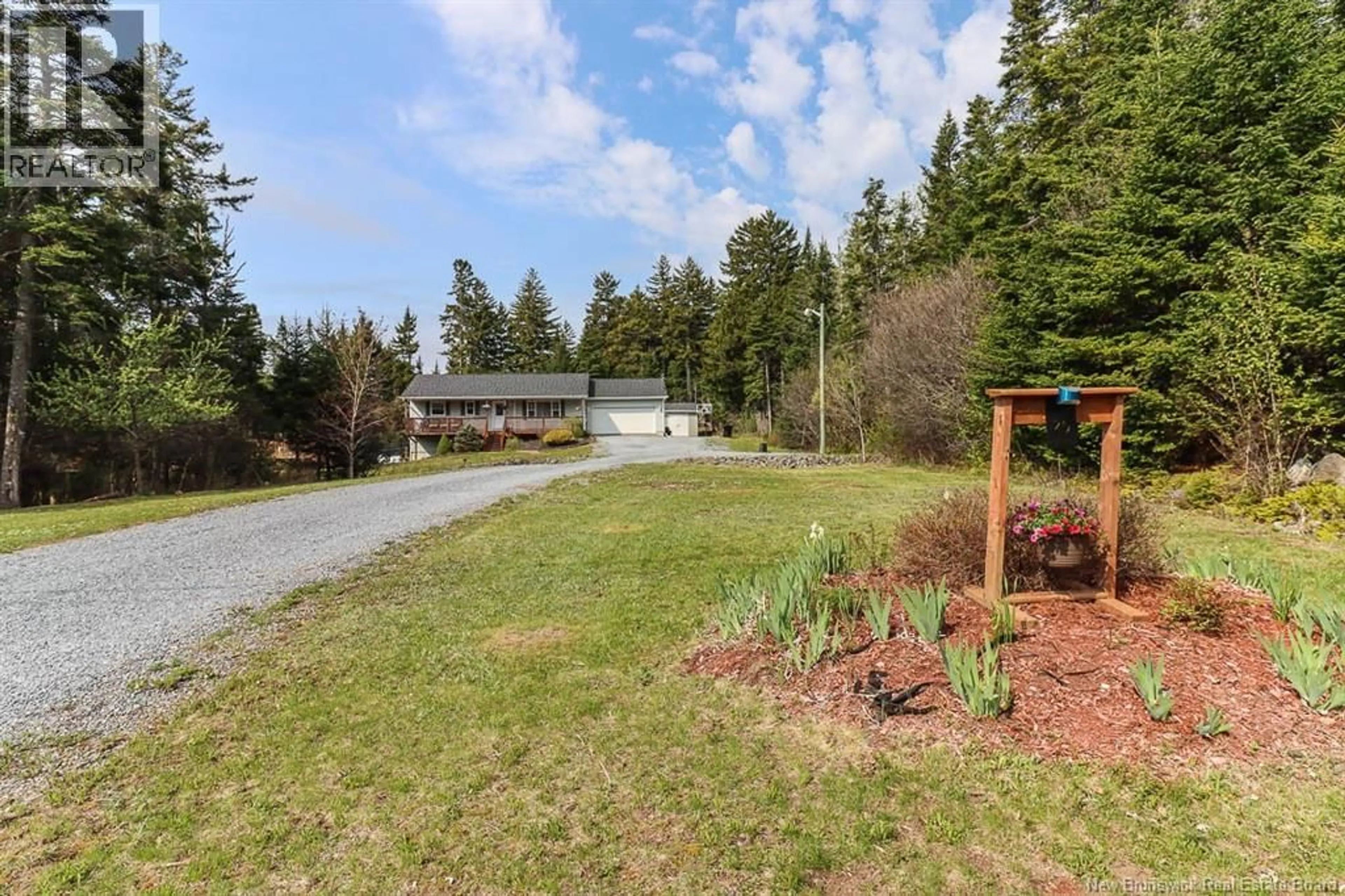 A pic from outside/outdoor area/front of a property/back of a property/a pic from drone, unknown for 20 WHELLY COURT, Saint John New Brunswick E2N2G2