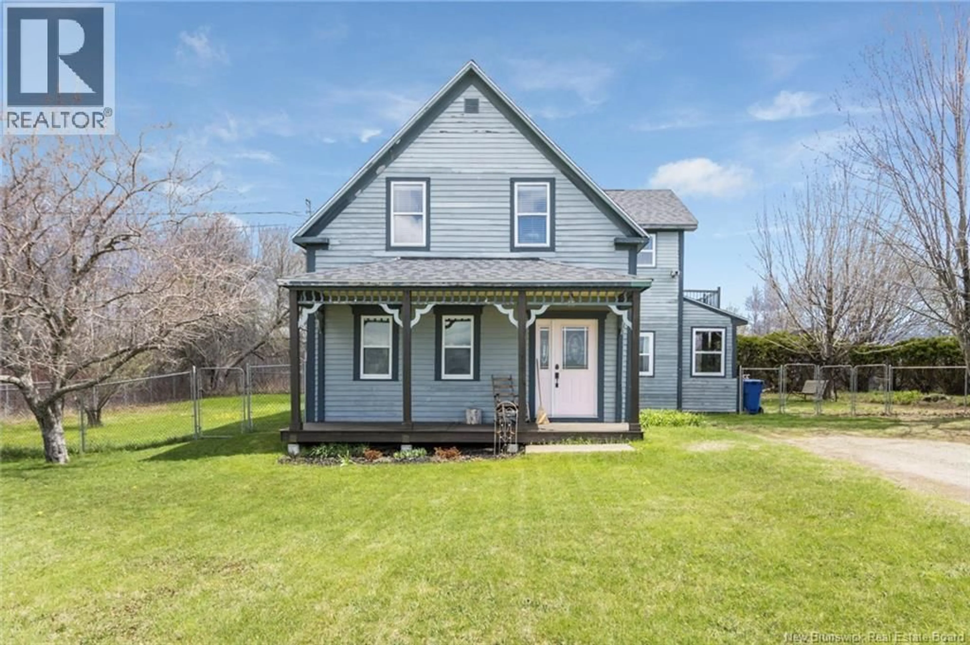 Home with vinyl exterior material, street for 2635 ROUTE 102, Lincoln New Brunswick E3B7E5