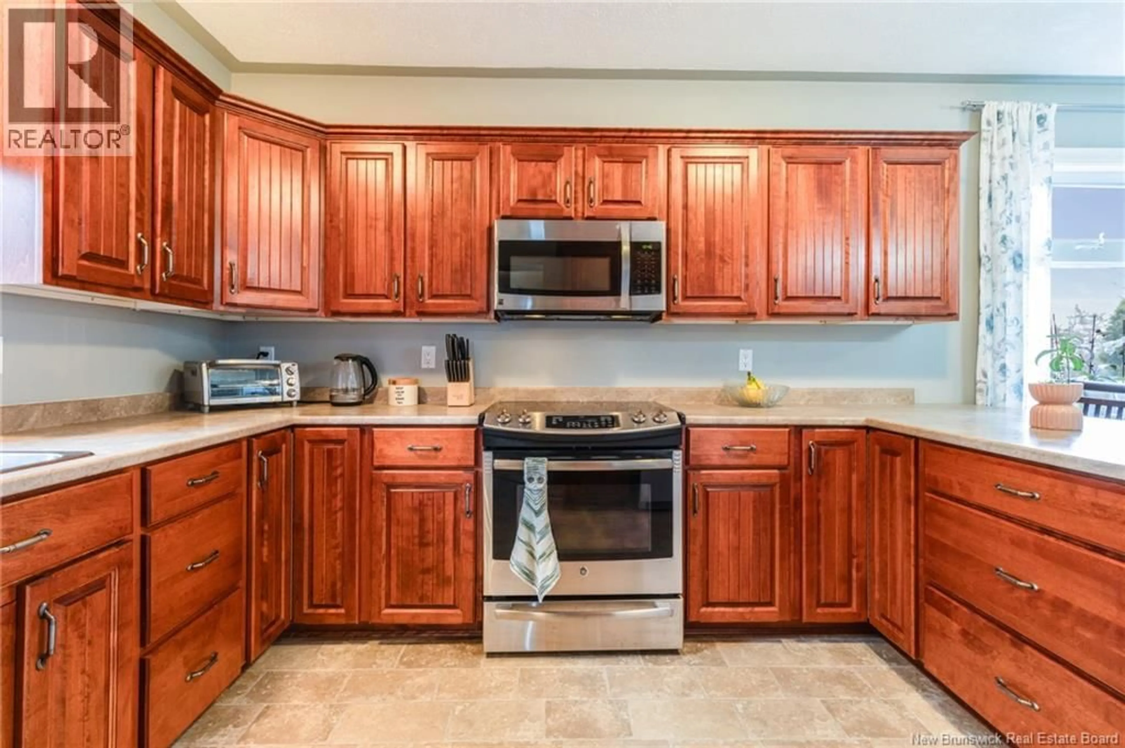Standard kitchen, ceramic/tile floor for 2635 ROUTE 102, Lincoln New Brunswick E3B7E5
