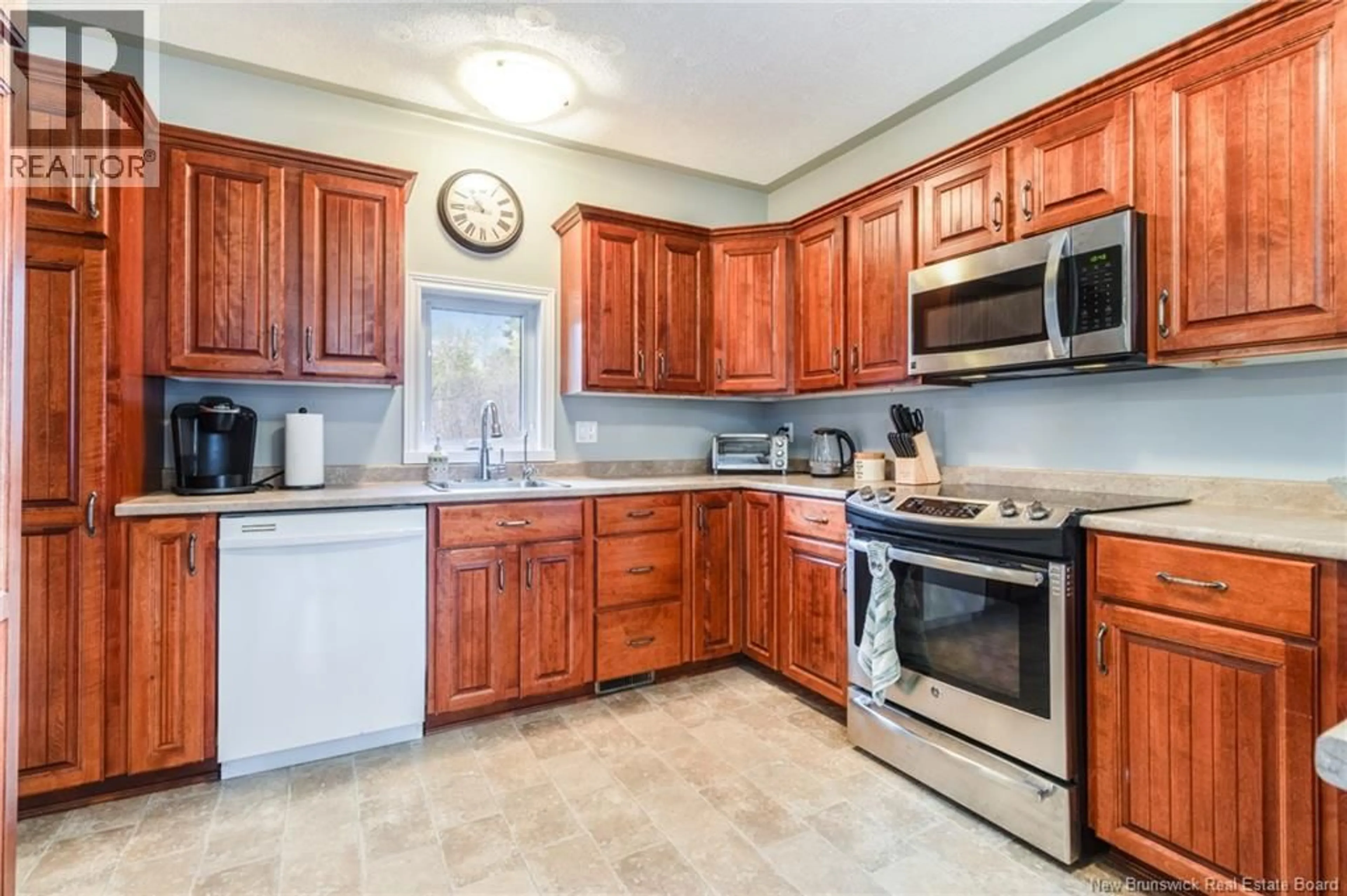 Standard kitchen, ceramic/tile floor for 2635 ROUTE 102, Lincoln New Brunswick E3B7E5